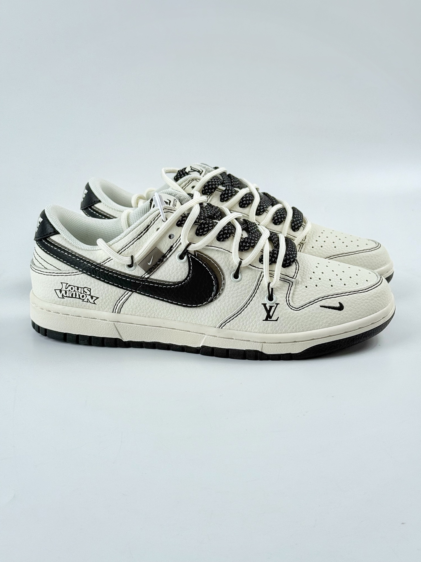 Nike SB Dunk Low x Louis Vuitton 白黑小勾满天星 DM6868-076 Nike SB Dunk Low x Louis Vuitton 白黑小勾满天星 DM6868-076