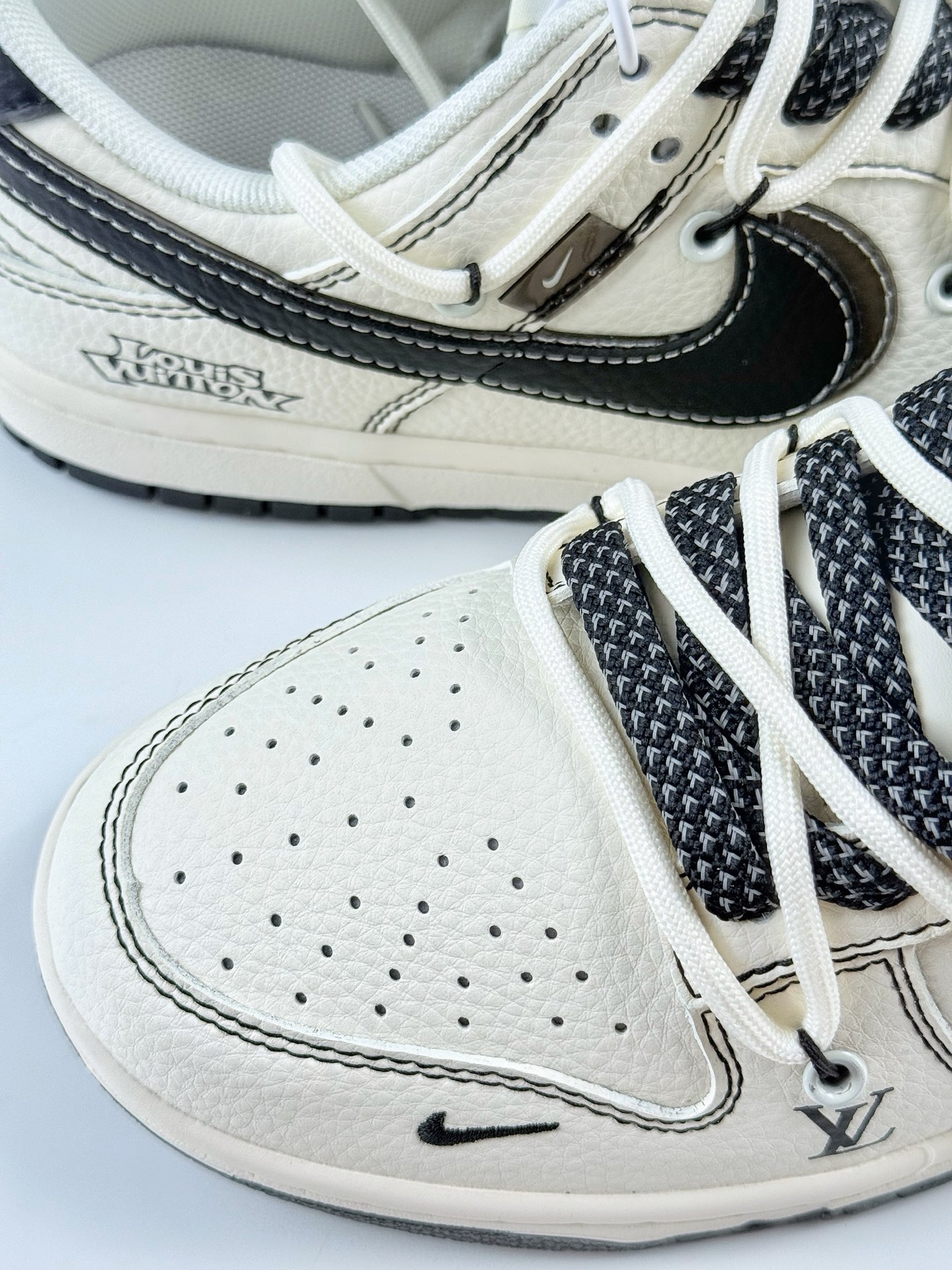 Nike SB Dunk Low x Louis Vuitton 白黑小勾满天星 DM6868-076 Nike SB Dunk Low x Louis Vuitton 白黑小勾满天星 DM6868-076