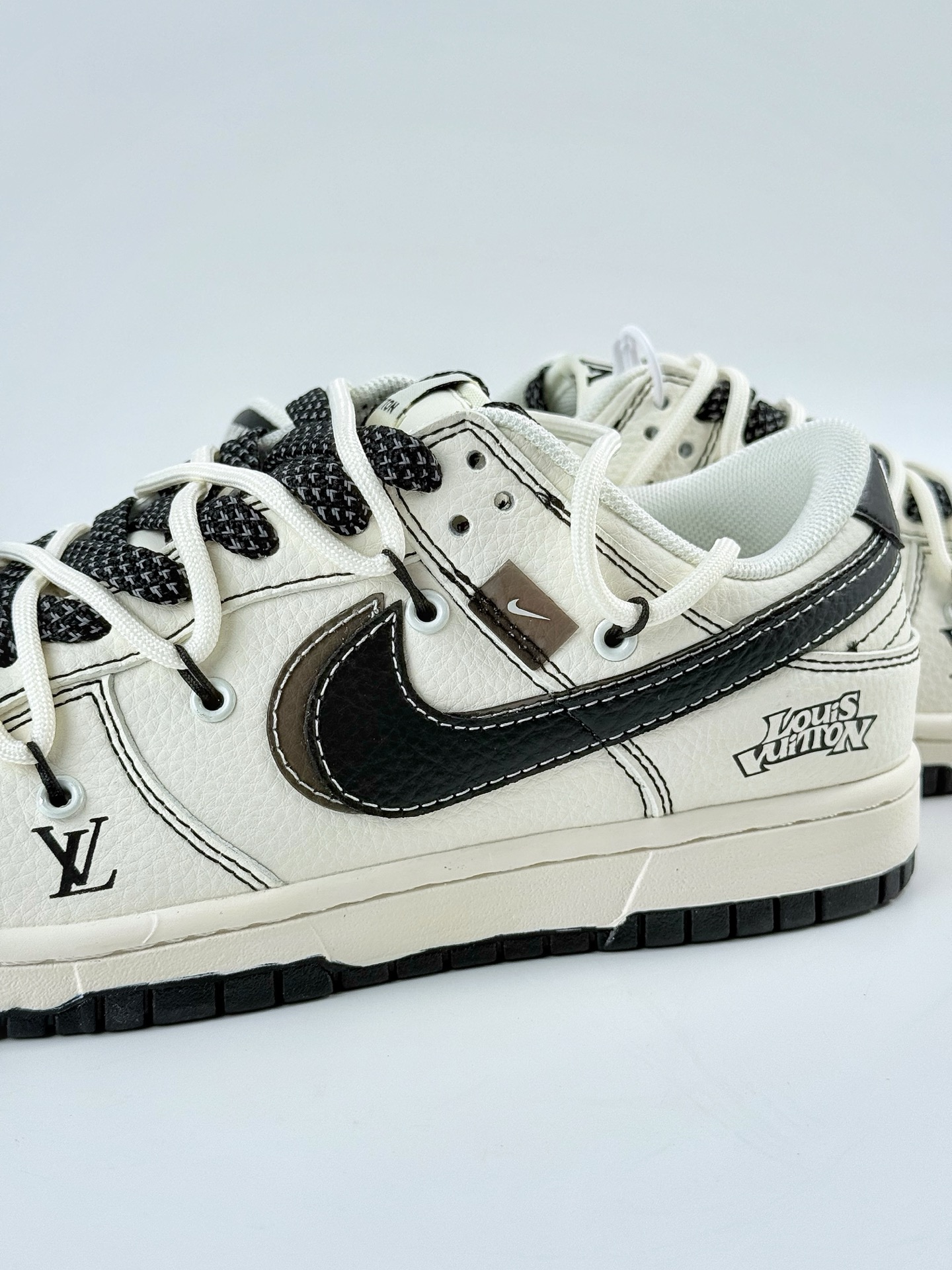 Nike SB Dunk Low x Louis Vuitton 白黑小勾满天星 DM6868-076 Nike SB Dunk Low x Louis Vuitton 白黑小勾满天星 DM6868-076