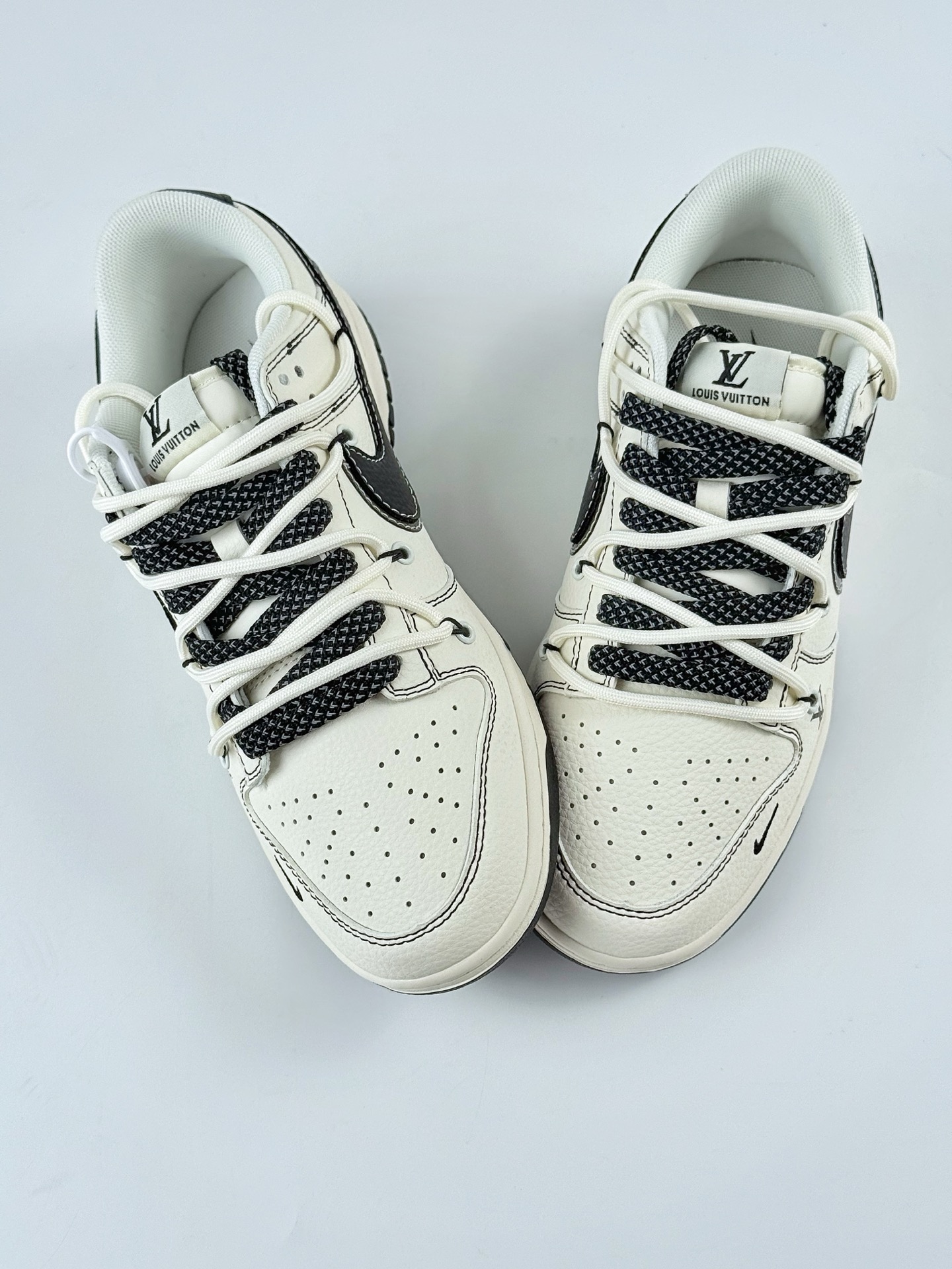 Nike SB Dunk Low x Louis Vuitton 白黑小勾满天星 DM6868-076 Nike SB Dunk Low x Louis Vuitton 白黑小勾满天星 DM6868-076