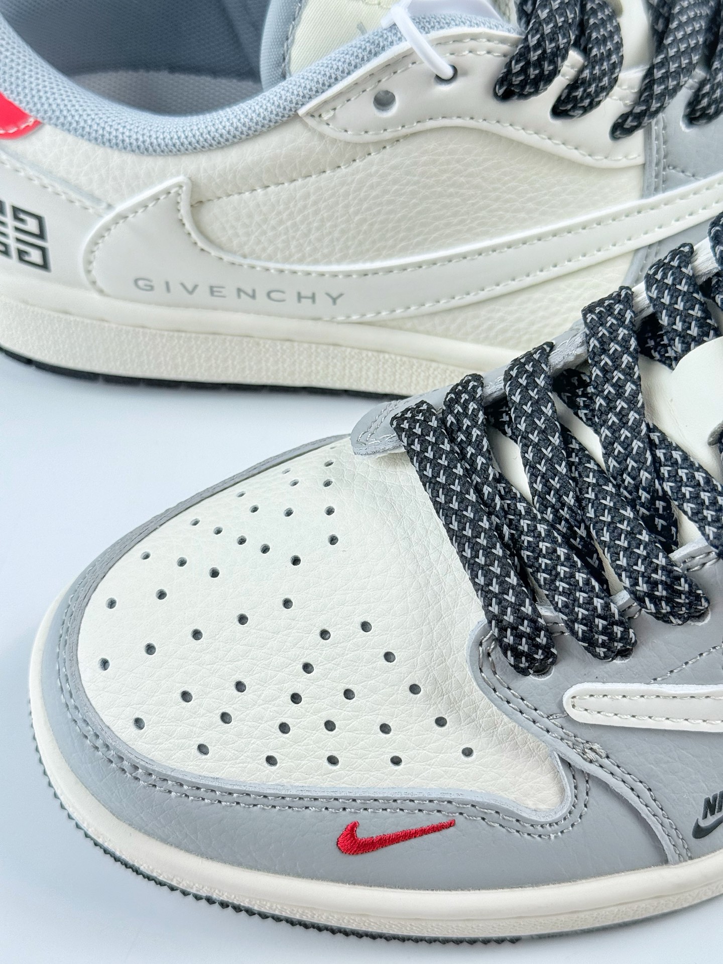 Travis Scott x Nike Air Jordan 1 Low x GIVENCHY Air Jordan 1 Low 反转灰白黑双小勾满天星倒钩 XS7089-599