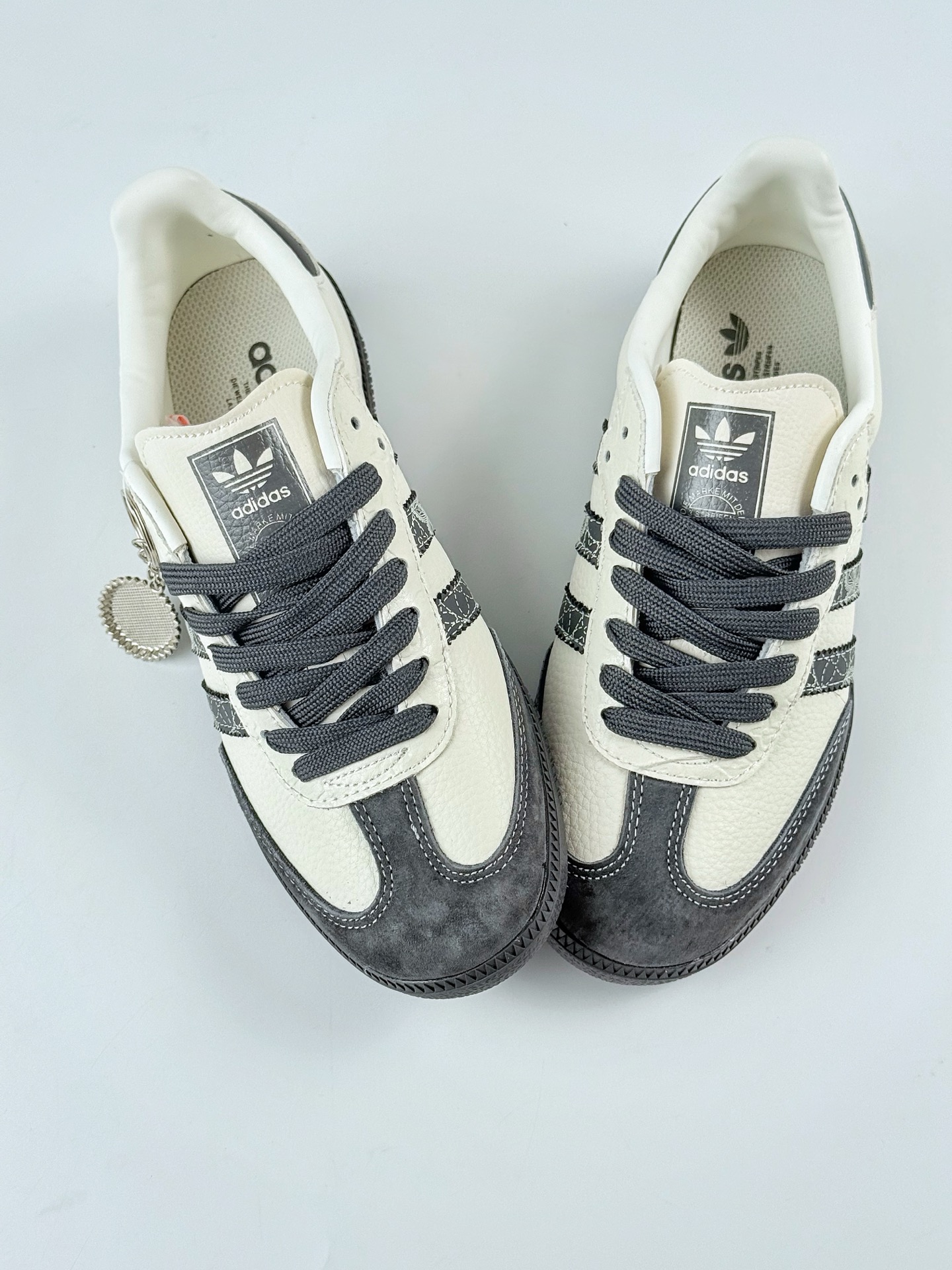 adidas originals Samba OG x Louis Vuitton 灰白 桑巴舞系列复古经典轻便板鞋  XR0001
