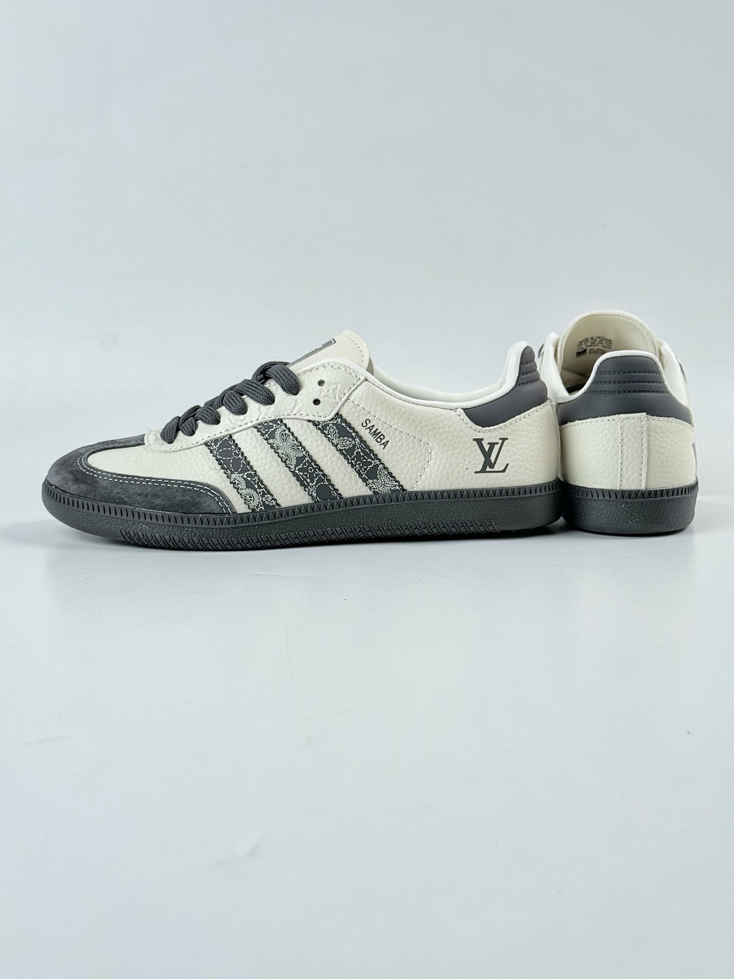 adidas originals Samba OG x Louis Vuitton 灰白 桑巴舞系列复古经典轻便板鞋  XR0001
