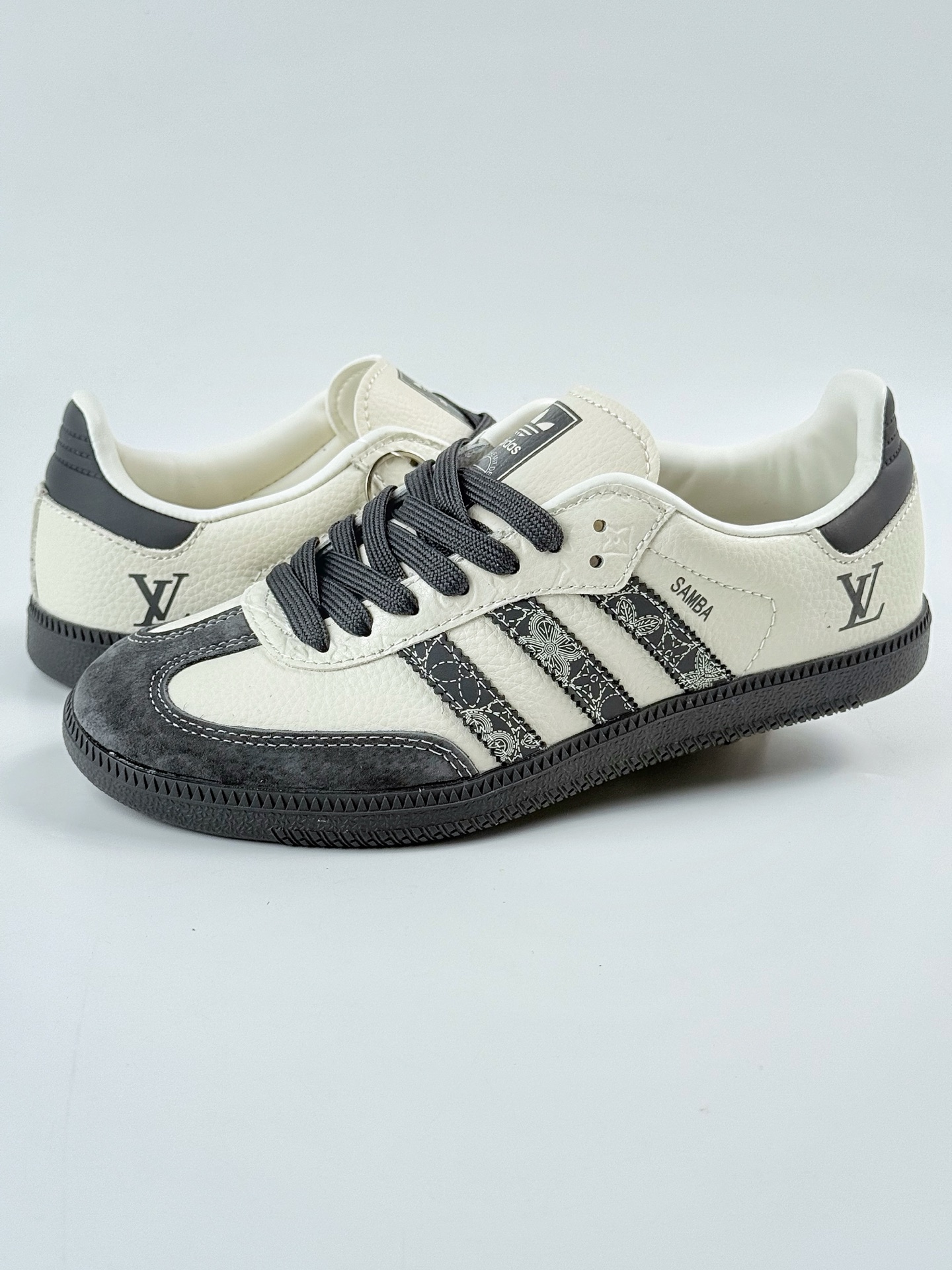 adidas originals Samba OG x Louis Vuitton 灰白 桑巴舞系列复古经典轻便板鞋  XR0001