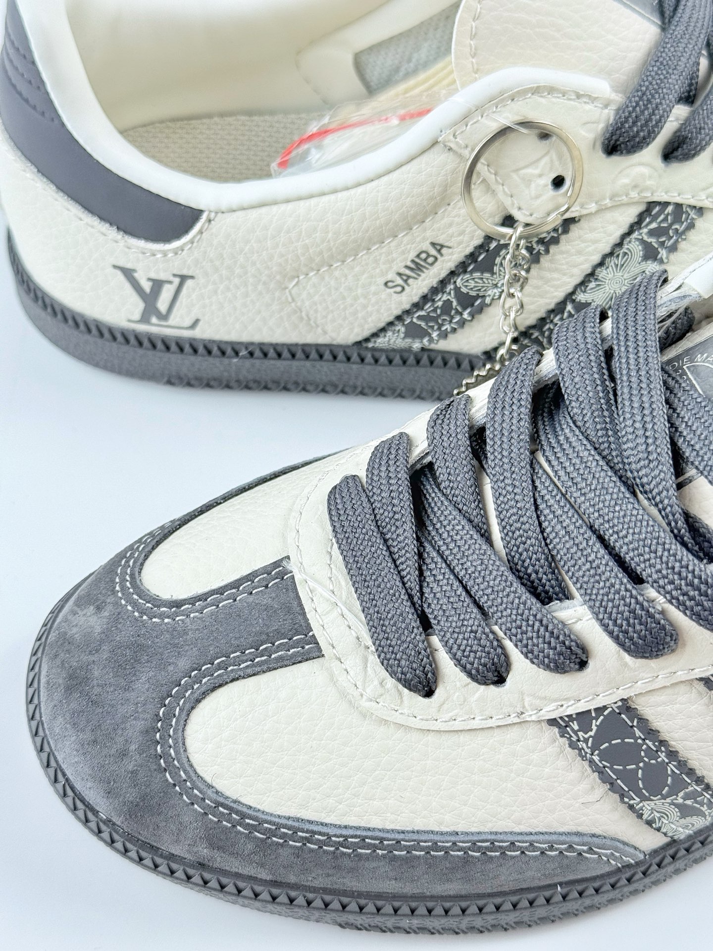 adidas originals Samba OG x Louis Vuitton 灰白 桑巴舞系列复古经典轻便板鞋  XR0001