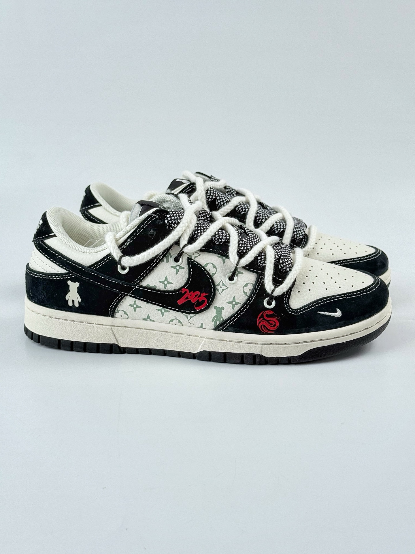 Nike SB Dunk Low x Stussy 黑白小钩绑带满天星 SJ2068-290 Nike SB Dunk Low x Stussy 黑白小钩绑带满天星 SJ2068-290