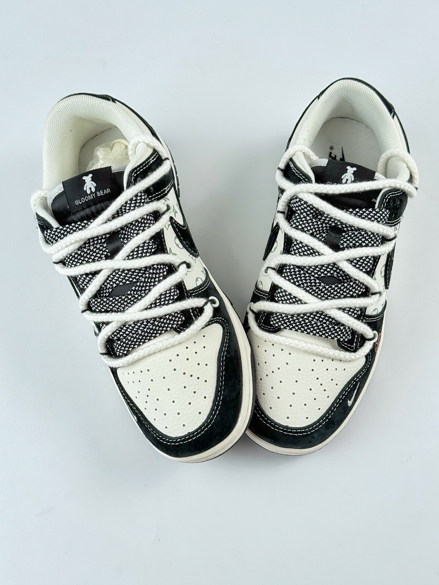 Nike SB Dunk Low x Stussy 黑白小钩绑带满天星 SJ2068-290 Nike SB Dunk Low x Stussy 黑白小钩绑带满天星 SJ2068-290