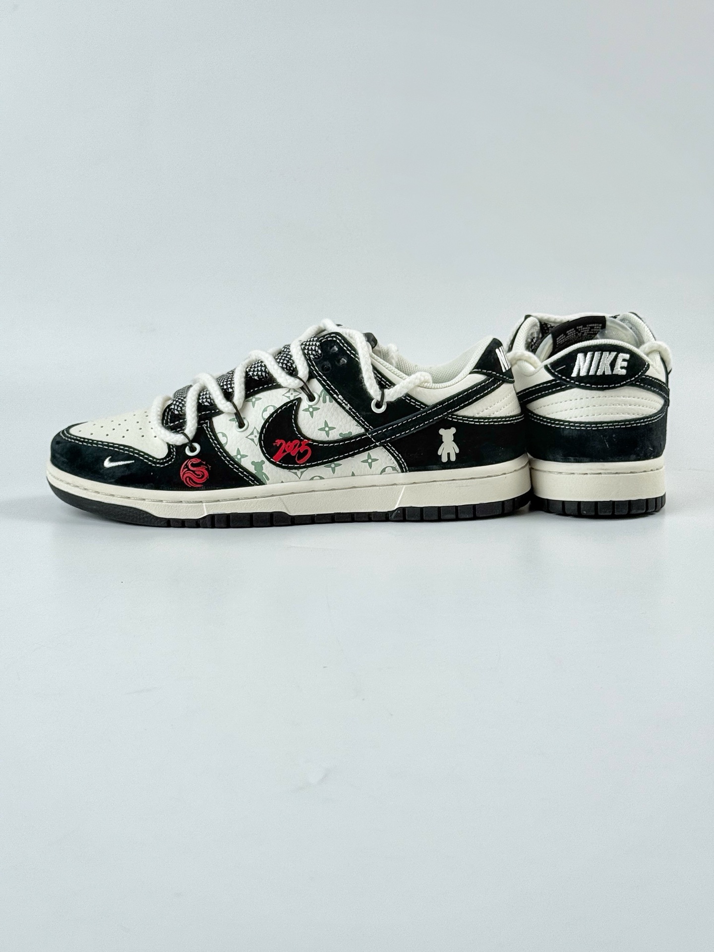 Nike SB Dunk Low x Stussy 黑白小钩绑带满天星 SJ2068-290 Nike SB Dunk Low x Stussy 黑白小钩绑带满天星 SJ2068-290
