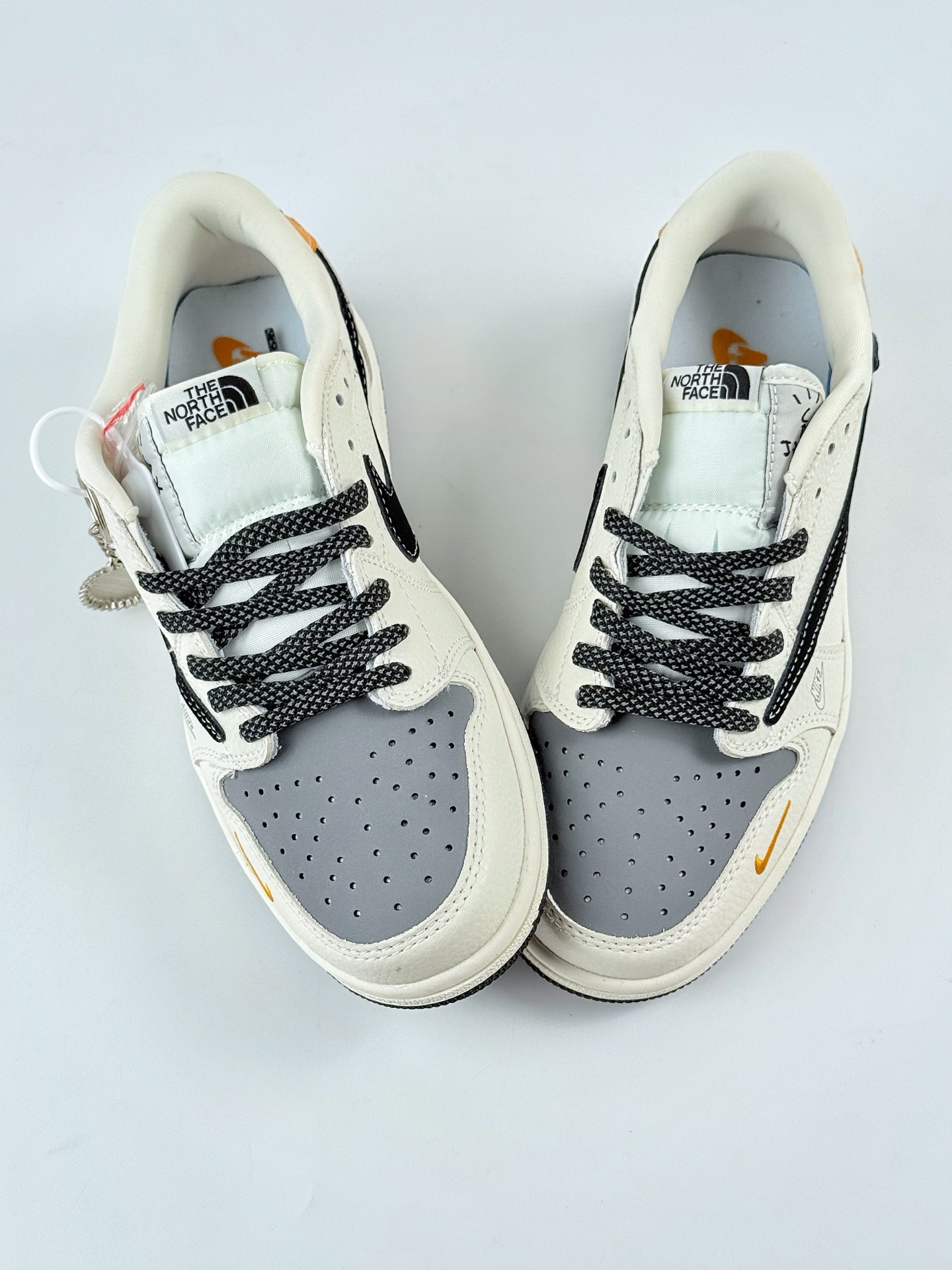 Travis Scott x Nike Air Jordan 1 Low x The North Face Air Jordan 1 Low 反转白灰双小勾满天星倒钩 XB1979-004 Travis Scott x Nike Air Jordan 1 Low x The North Face Air Jordan 1 Low 反转白灰双小勾满天星倒钩 XB1979-004