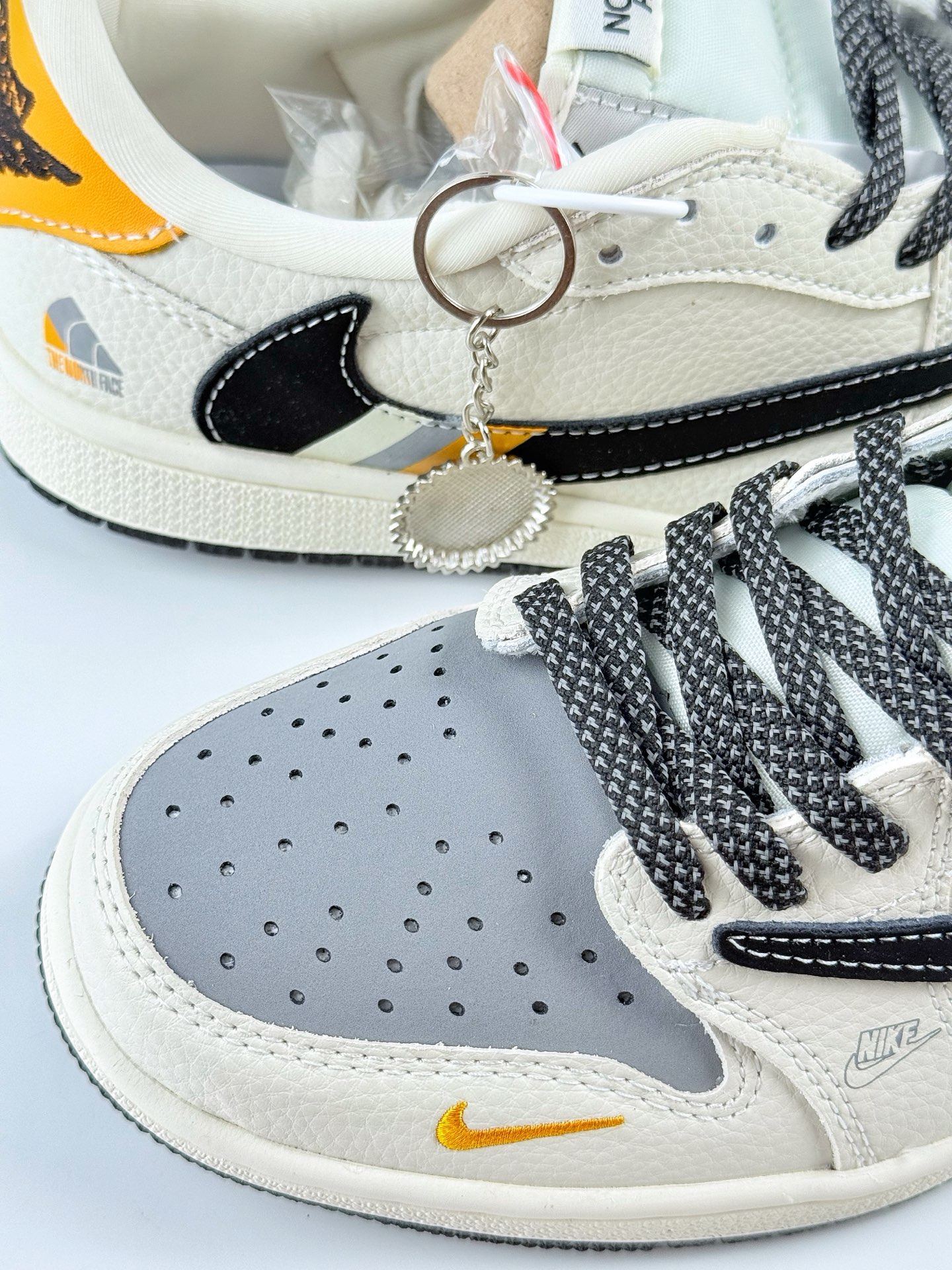 Travis Scott x Nike Air Jordan 1 Low x The North Face Air Jordan 1 Low 反转白灰双小勾满天星倒钩 XB1979-004 Travis Scott x Nike Air Jordan 1 Low x The North Face Air Jordan 1 Low 反转白灰双小勾满天星倒钩 XB1979-004