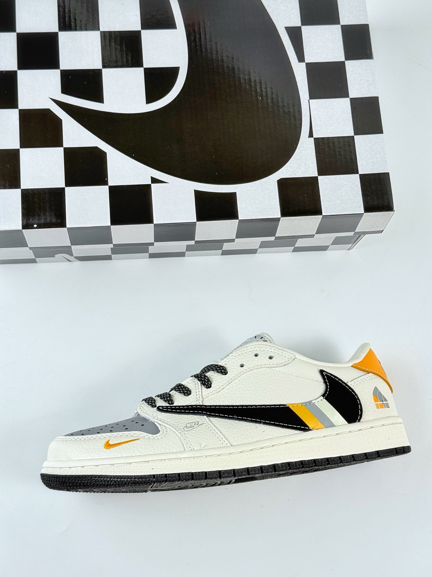 Travis Scott x Nike Air Jordan 1 Low x The North Face Air Jordan 1 Low 反转白灰双小勾满天星倒钩 XB1979-004 Travis Scott x Nike Air Jordan 1 Low x The North Face Air Jordan 1 Low 反转白灰双小勾满天星倒钩 XB1979-004