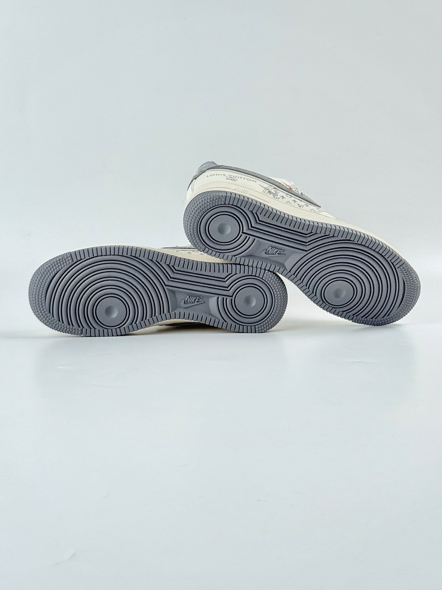 Nike Air Force 1 Low 07 x Louis Vuitton 白灰双小勾满天星  YX5066-350