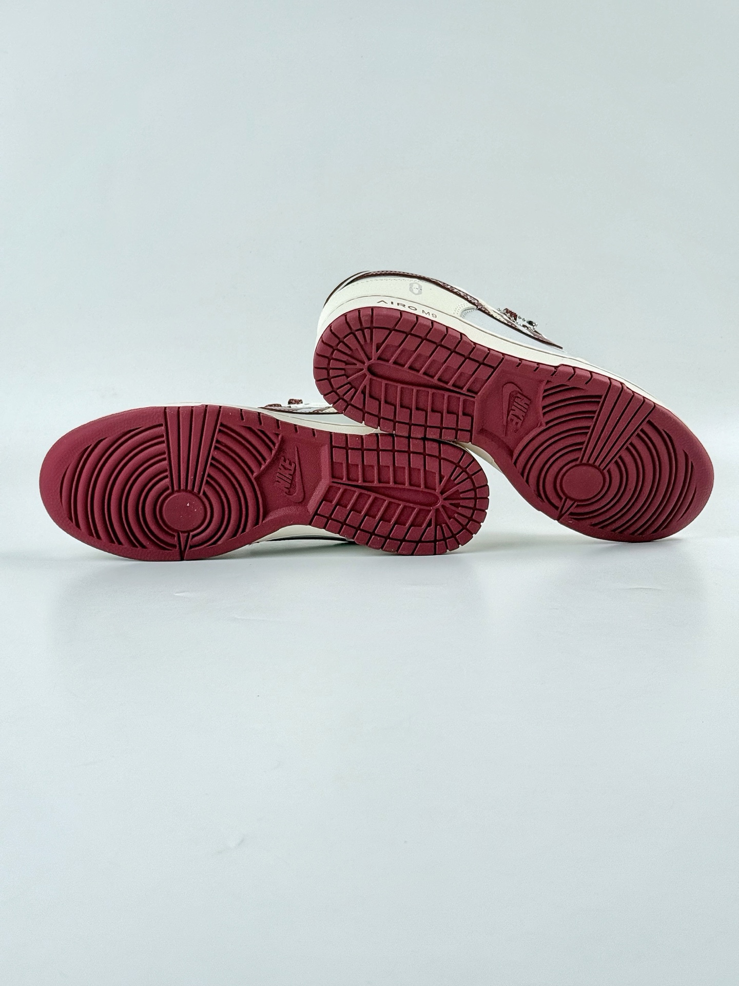 Nike SB Dunk Low 问界M9米蓝红小勾满天星  FC1688-236