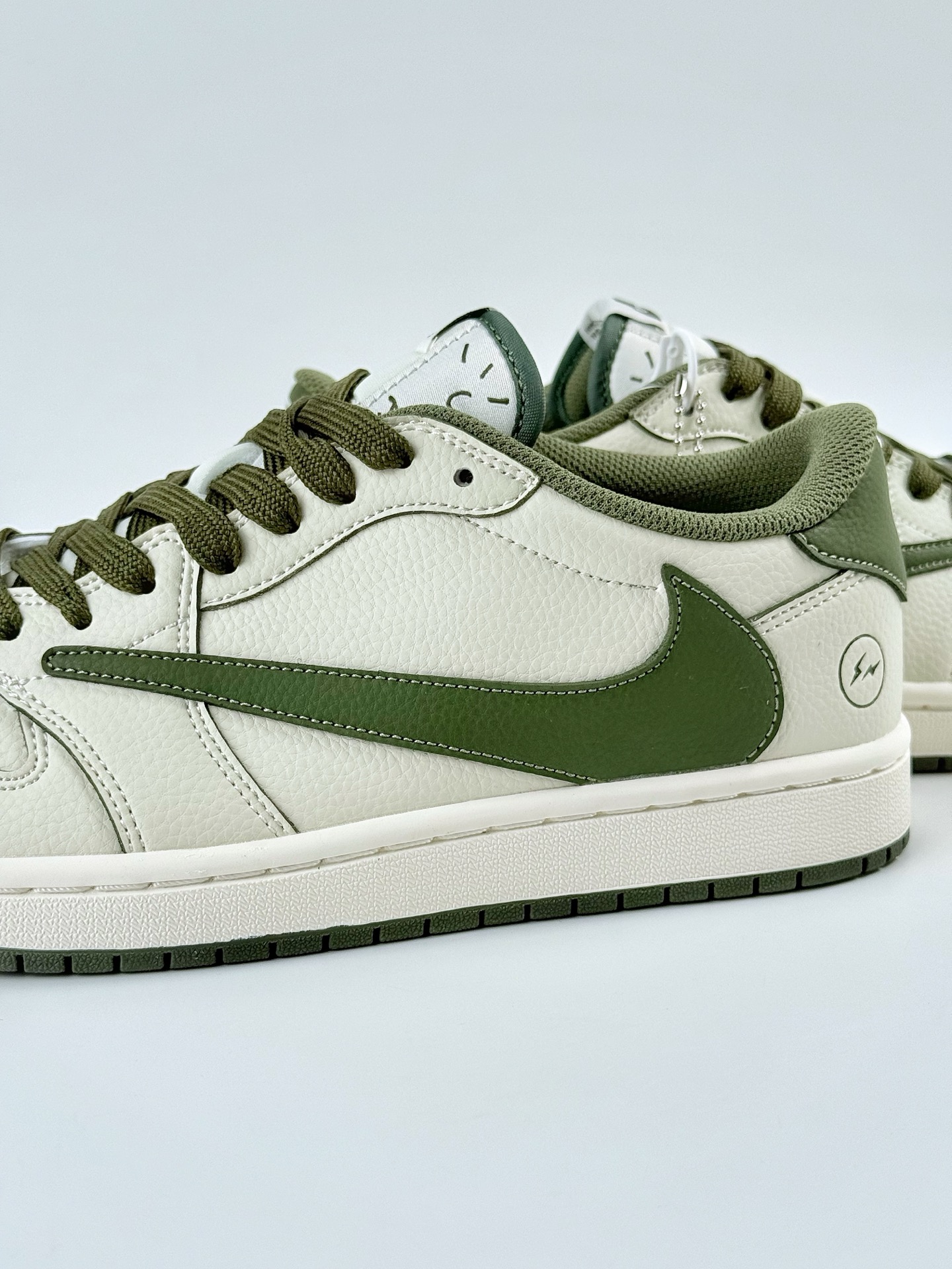 Travis Scott x Nike Air Jordan 1 Low Air Jordan 1 Low 反转白绿闪电倒钩  LK1099-063