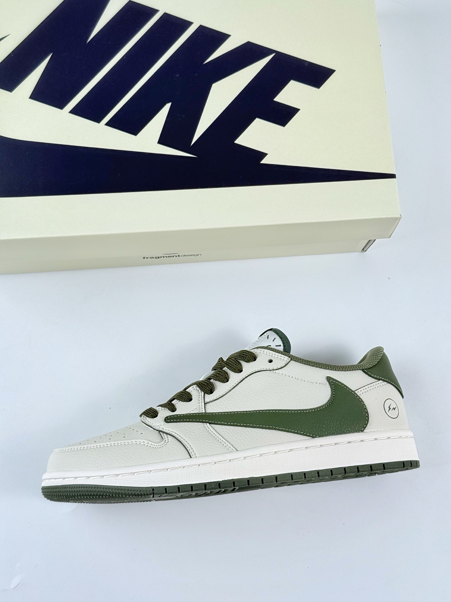 Travis Scott x Nike Air Jordan 1 Low Air Jordan 1 Low 反转白绿闪电倒钩  LK1099-063