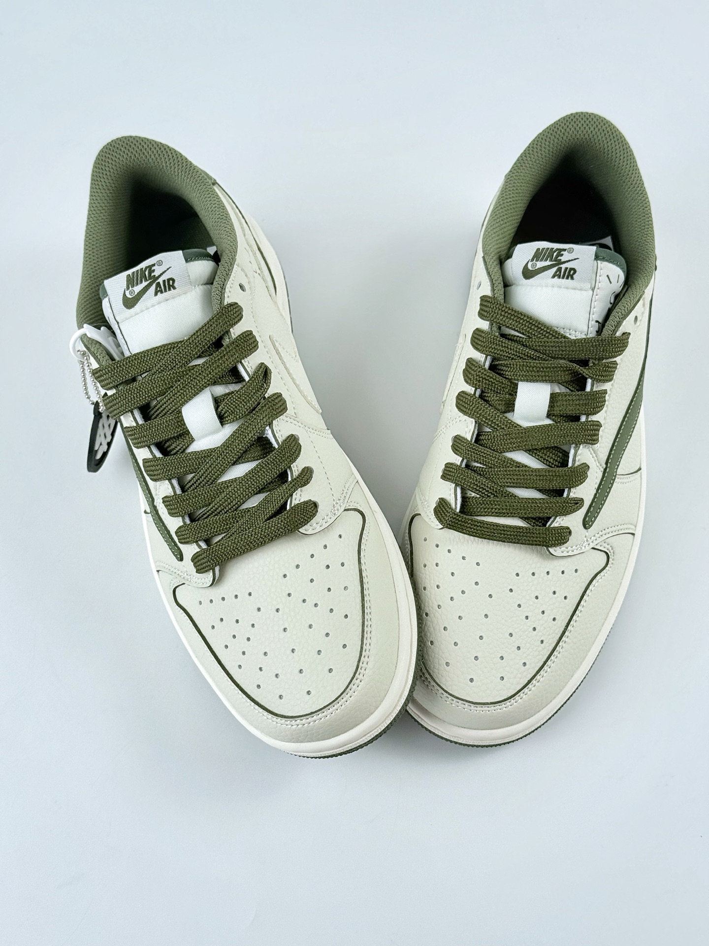 Travis Scott x Nike Air Jordan 1 Low Air Jordan 1 Low 反转白绿闪电倒钩  LK1099-063