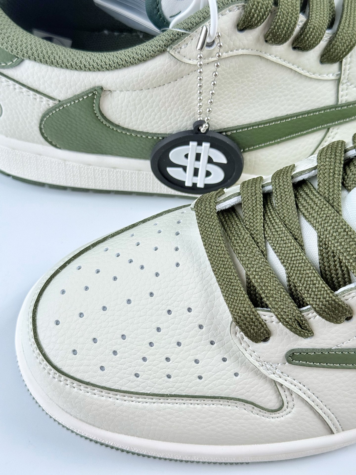 Travis Scott x Nike Air Jordan 1 Low Air Jordan 1 Low 反转白绿闪电倒钩  LK1099-063