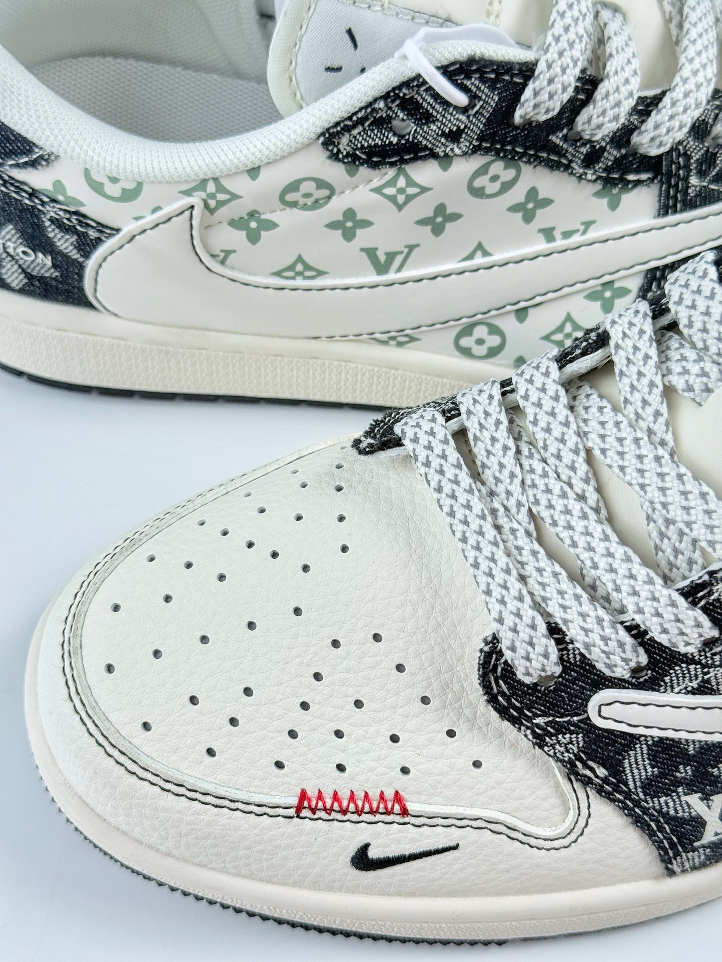 Travis Scott x Nike Air Jordan 1 Low x Louis Vuitton Air Jordan 1 Low 反转白黑小勾满天星倒钩  YX5066-327