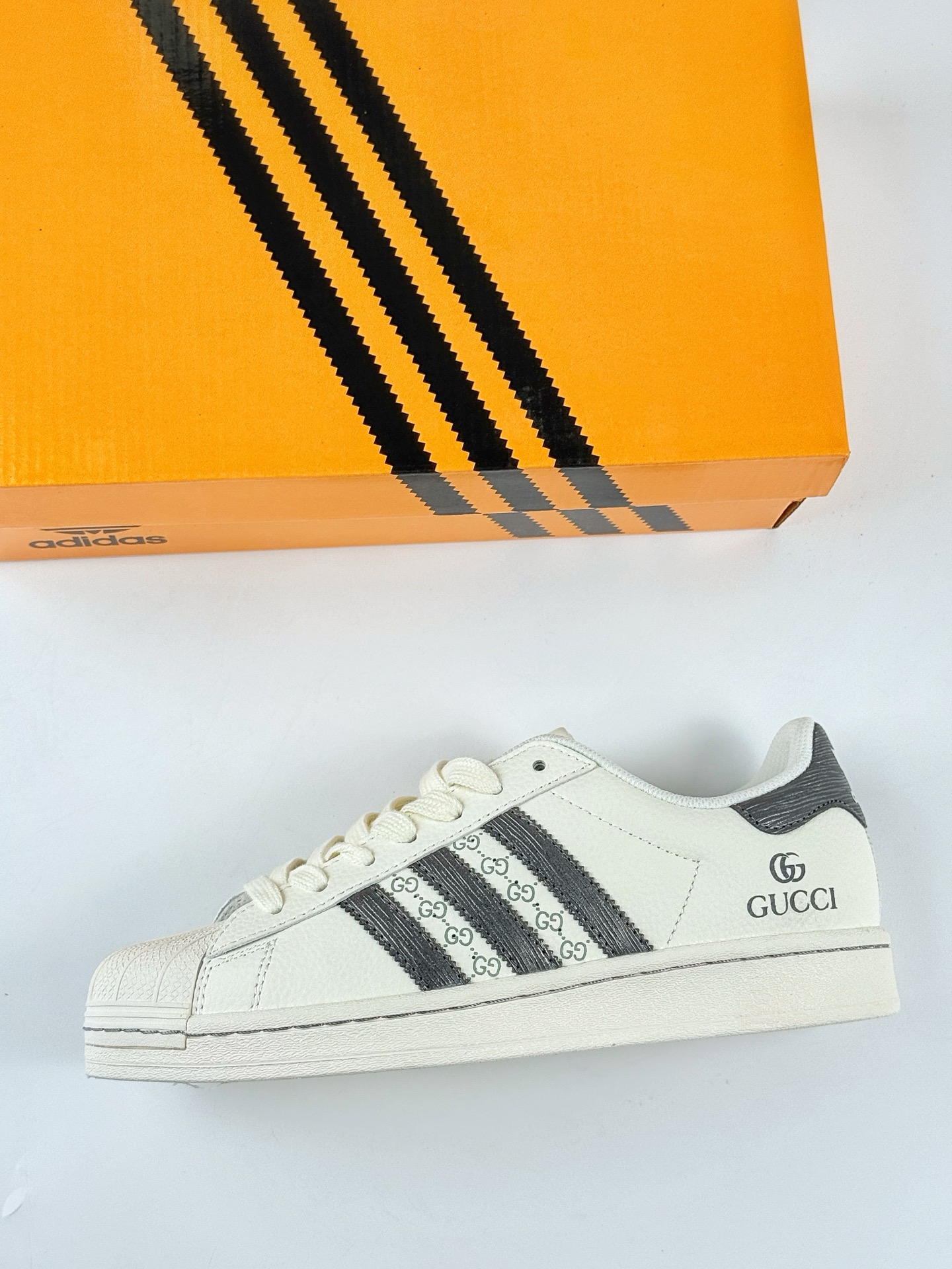 AD Originals Superstar x GUCCI 白黑  HS3073