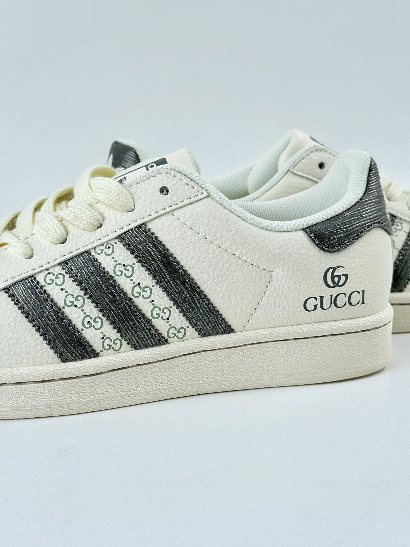 AD Originals Superstar x GUCCI 白黑  HS3073