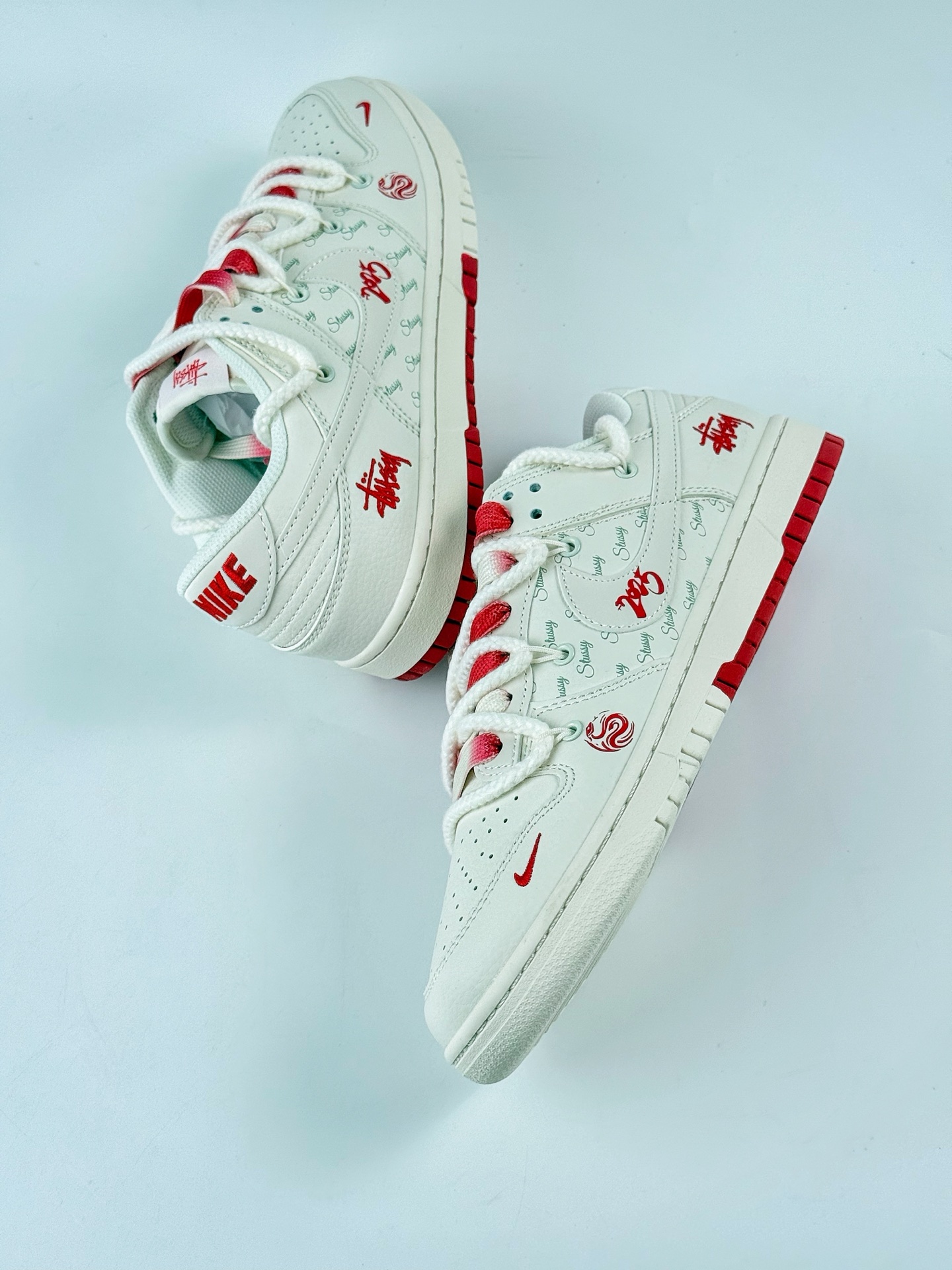 Nike SB Dunk Low x Stussy 白红小钩绑带 SJ2068-259 Nike SB Dunk Low x Stussy 白红小钩绑带 SJ2068-259