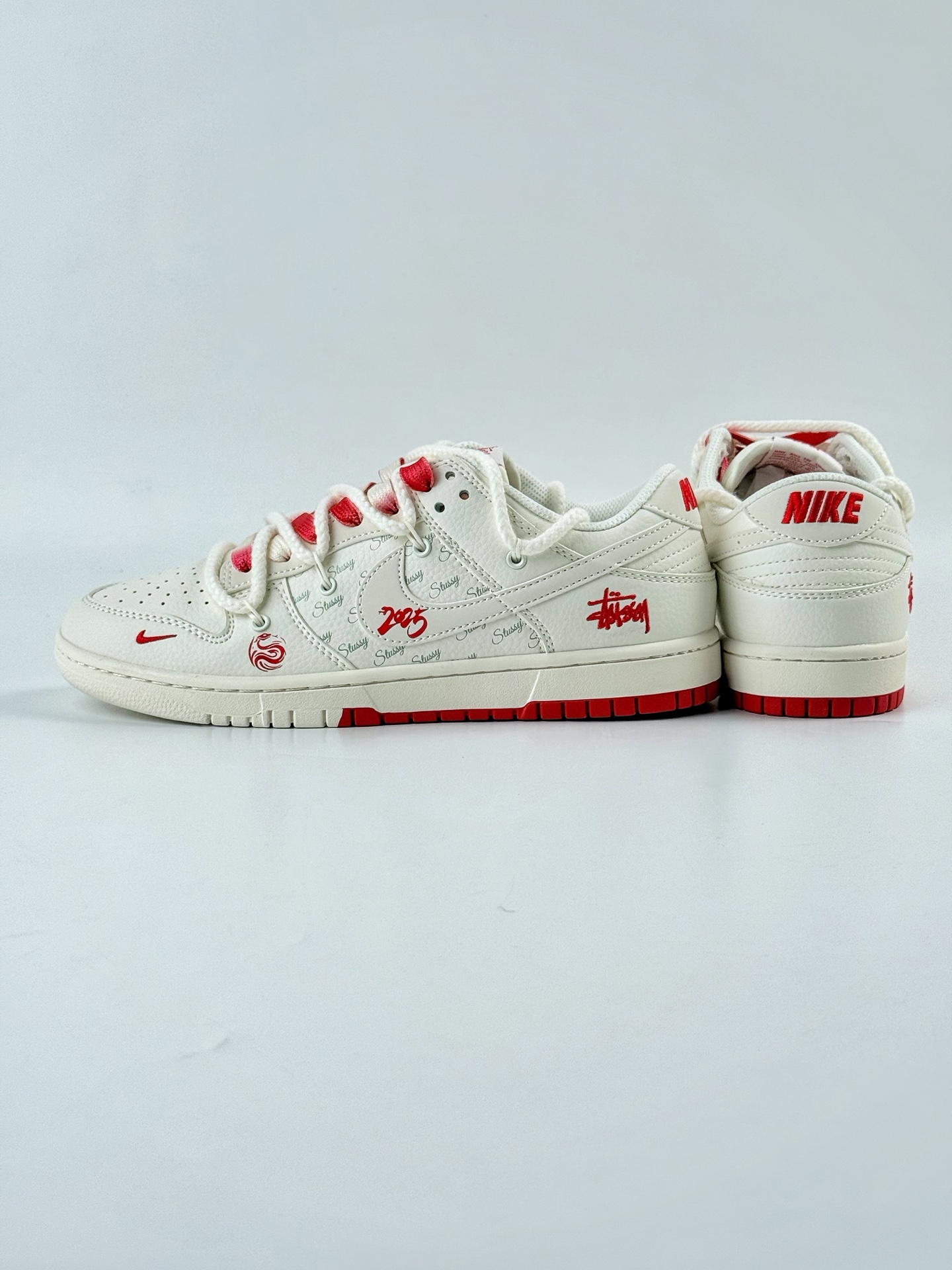 Nike SB Dunk Low x Stussy 白红小钩绑带 SJ2068-259 Nike SB Dunk Low x Stussy 白红小钩绑带 SJ2068-259