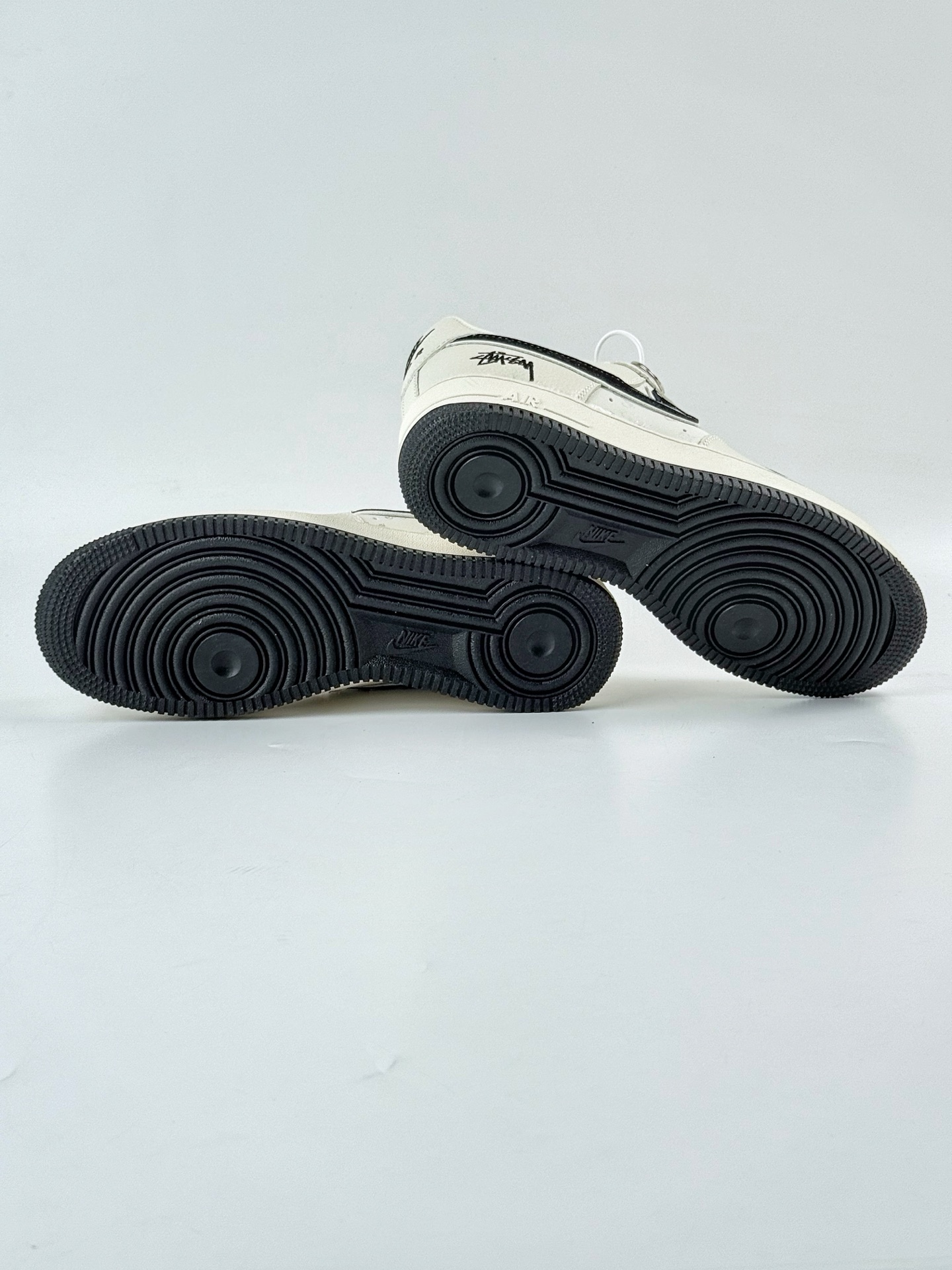 Nike Air Force 1 Low 07 x Stussy 白黑小勾  KK1988-093