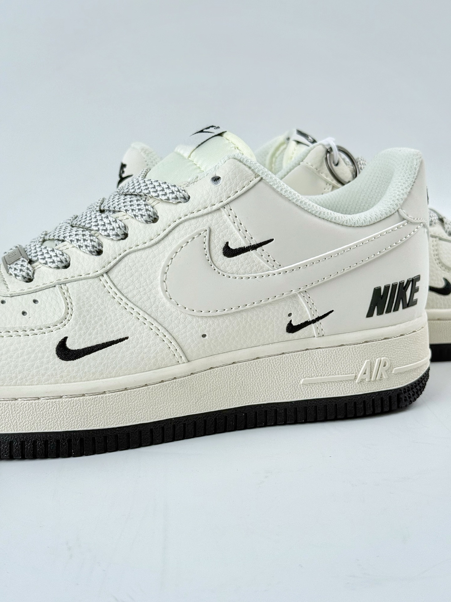Nike Air Force 1 Low 07 x NIKE 白黑三小勾满天星  XX3168-183