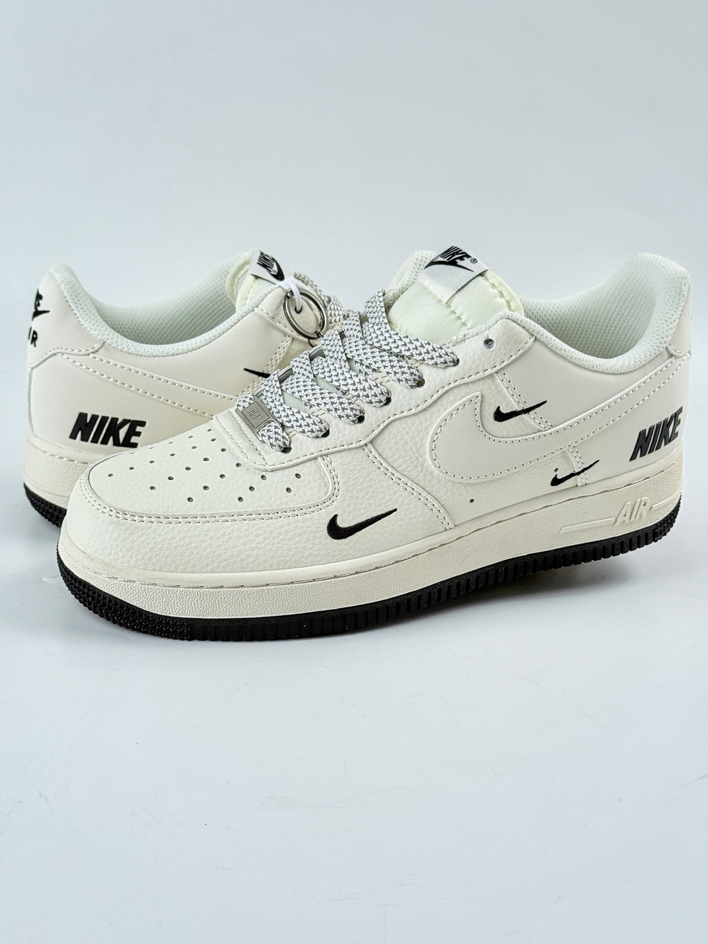 Nike Air Force 1 Low 07 x NIKE 白黑三小勾满天星  XX3168-183