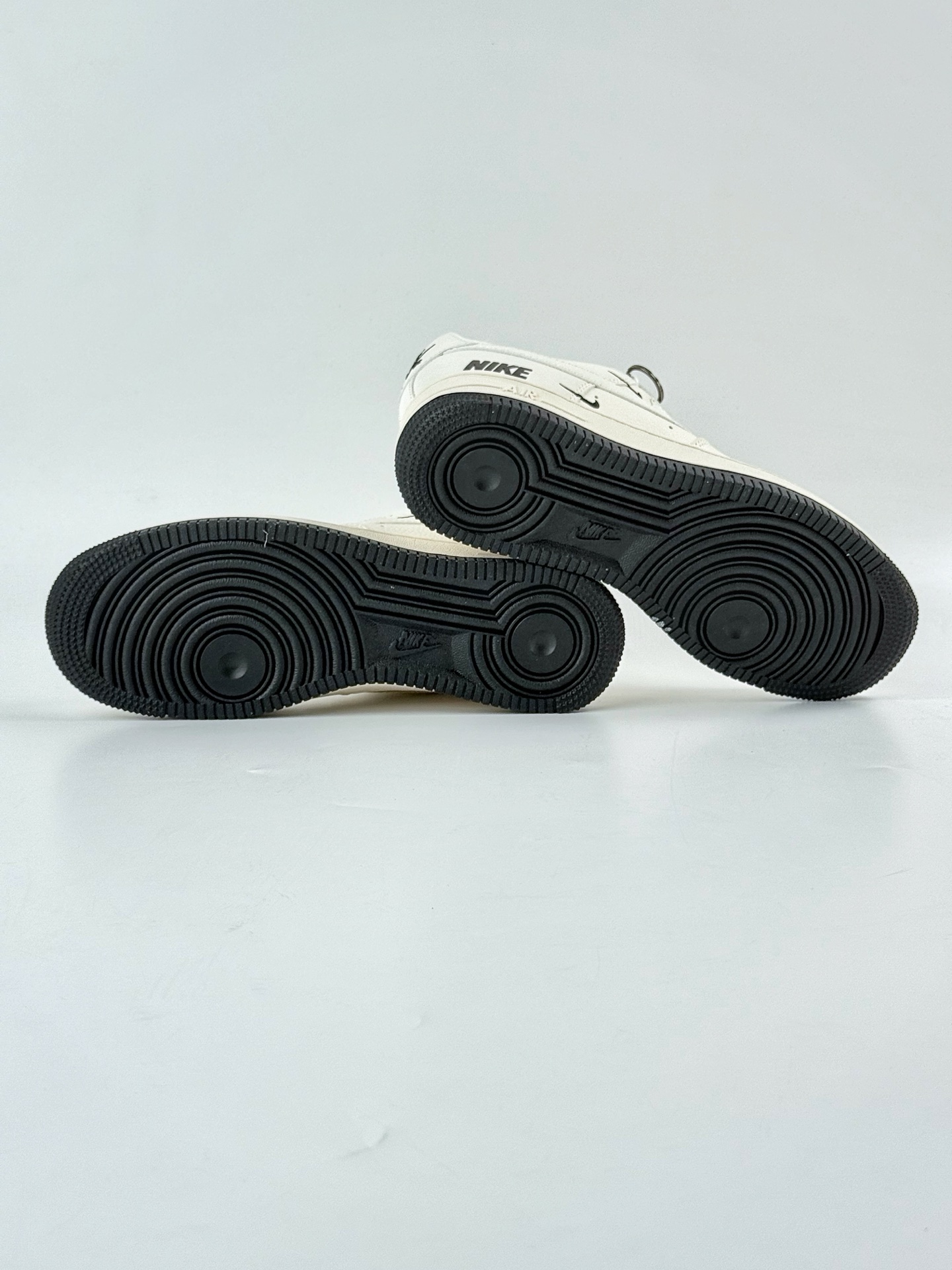 Nike Air Force 1 Low 07 x NIKE 白黑三小勾满天星  XX3168-183