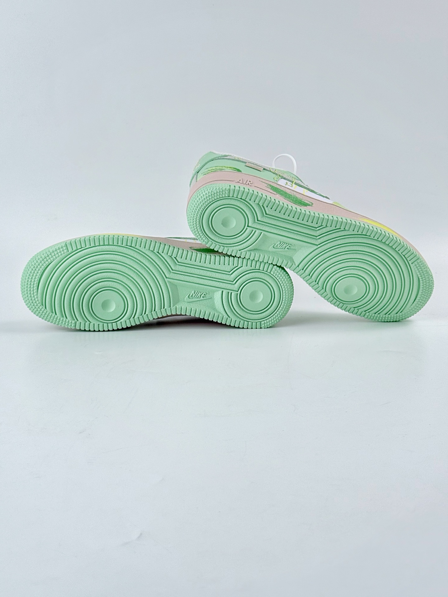 Nike Air Force 1 Low 07 绿白小钩涂鸦  DB3310-990