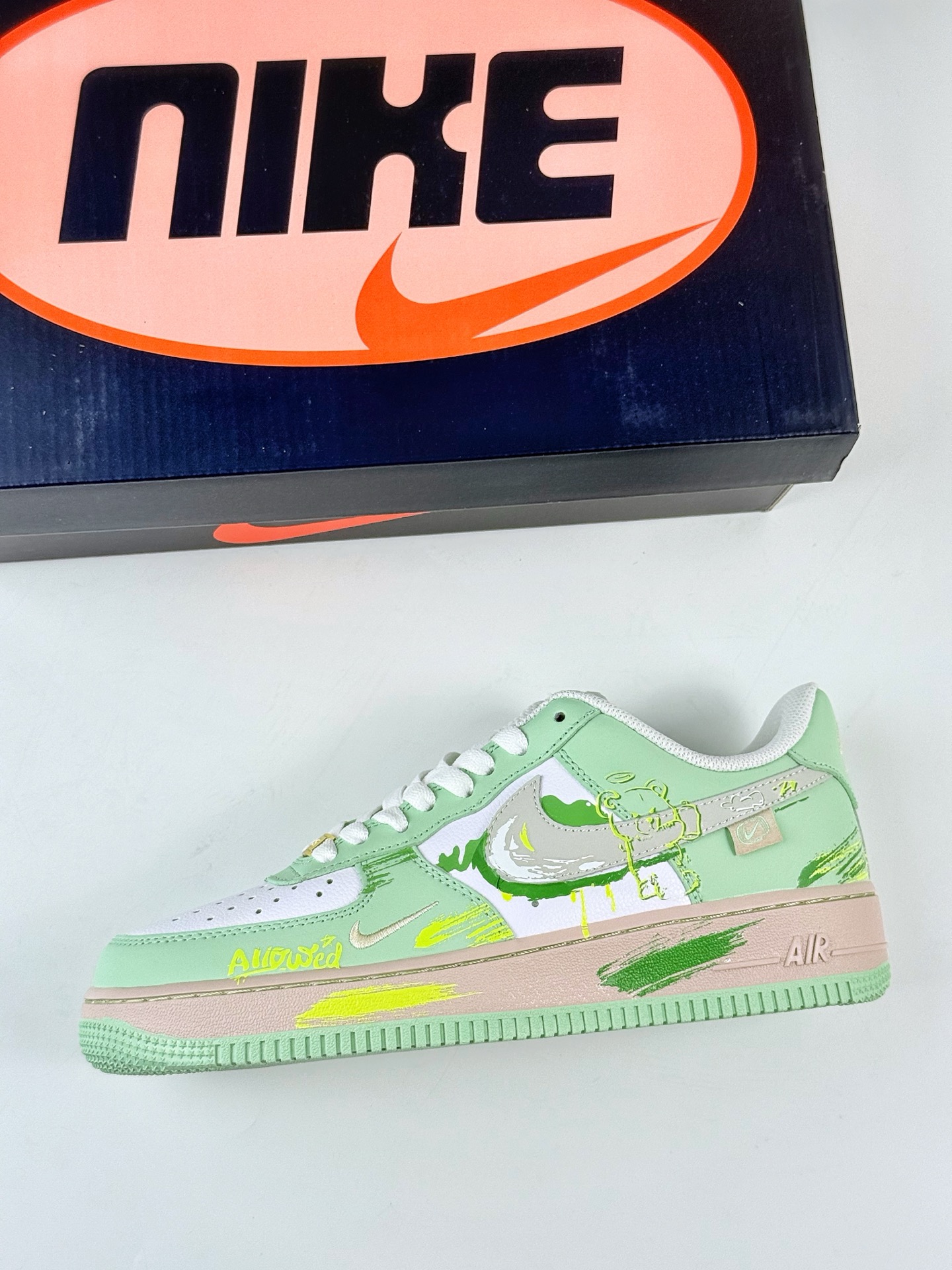 Nike Air Force 1 Low 07 绿白小钩涂鸦  DB3310-990