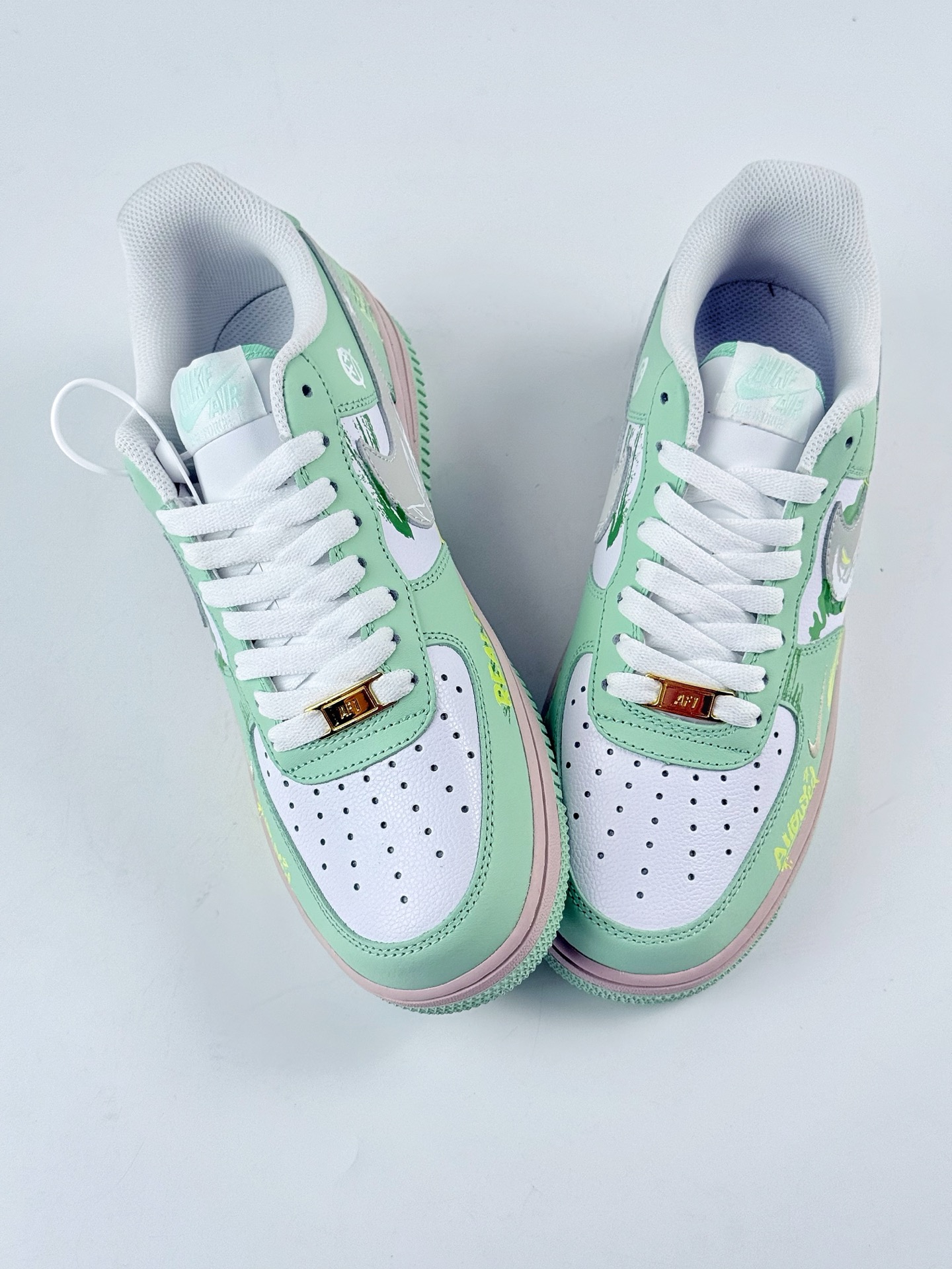 Nike Air Force 1 Low 07 绿白小钩涂鸦  DB3310-990