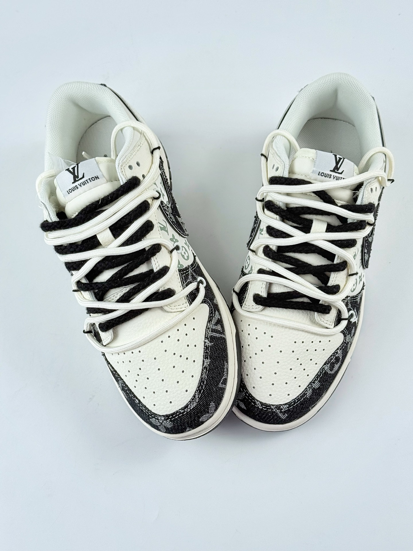 Nike SB Dunk Low x Louis Vuitton 黑白绑带 YX5066-338 Nike SB Dunk Low x Louis Vuitton 黑白绑带 YX5066-338