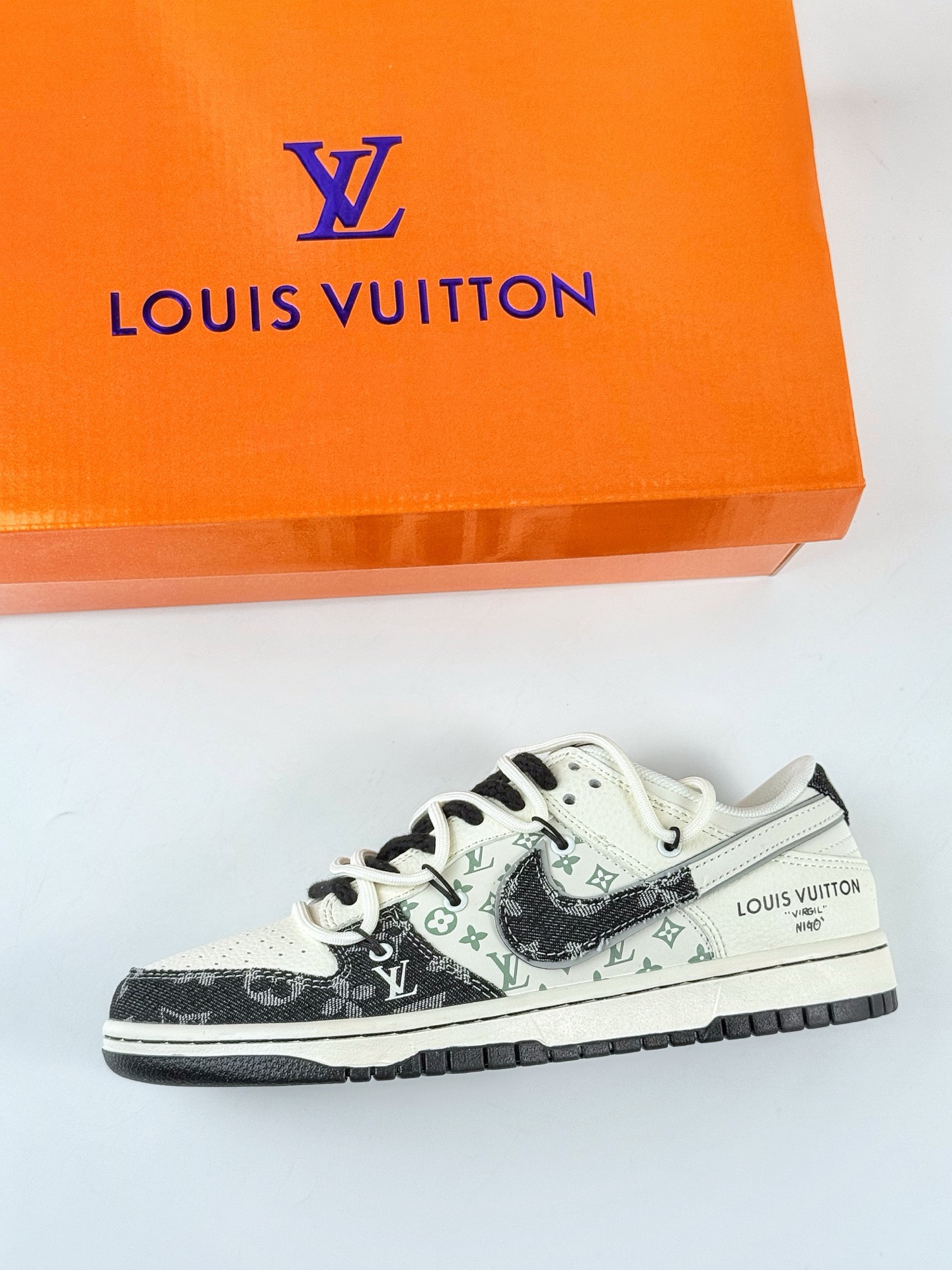 Nike SB Dunk Low x Louis Vuitton 黑白绑带 YX5066-338 Nike SB Dunk Low x Louis Vuitton 黑白绑带 YX5066-338
