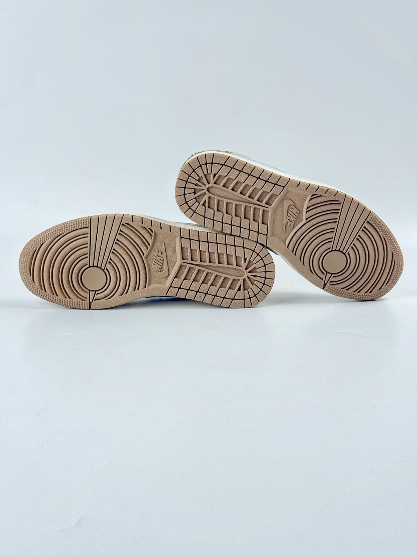 Travis Scott x Nike Air Jordan 1 Low x GUCCI Air Jordan 1 Low 反转暗橙白小勾倒钩  XS7089-603