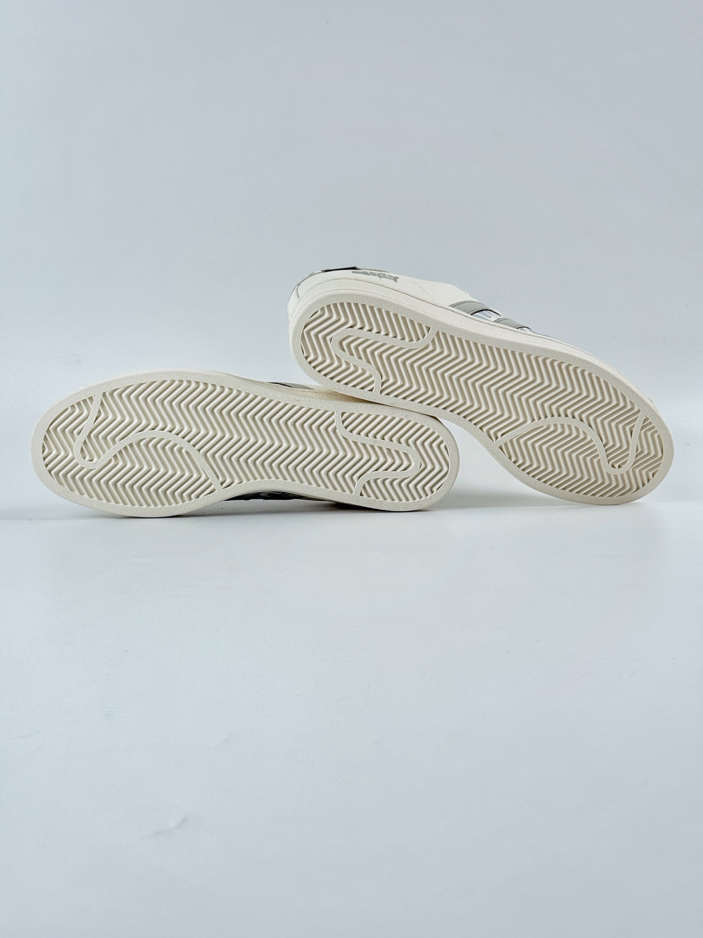 AD Originals Superstar x Stussy 白灰  HS3085