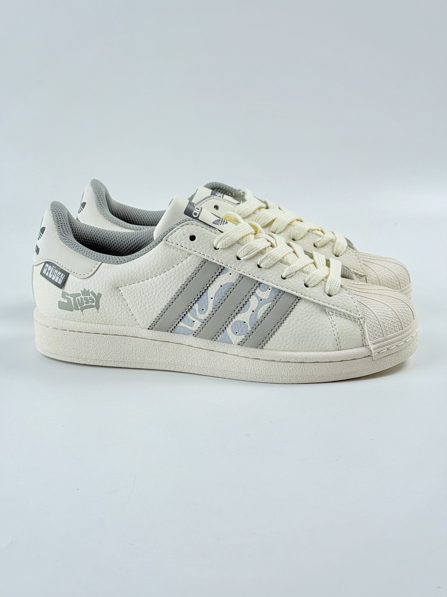 AD Originals Superstar x Stussy 白灰  HS3085