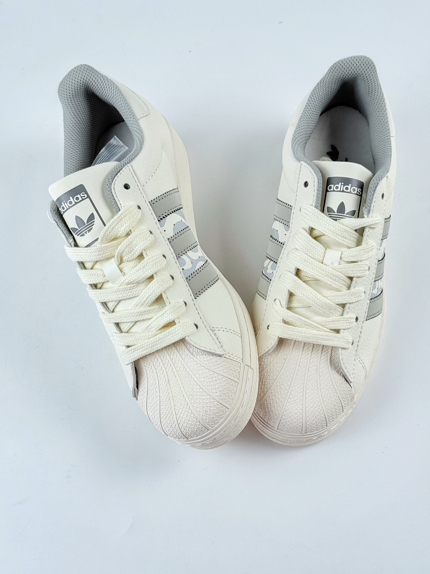 AD Originals Superstar x Stussy 白灰  HS3085