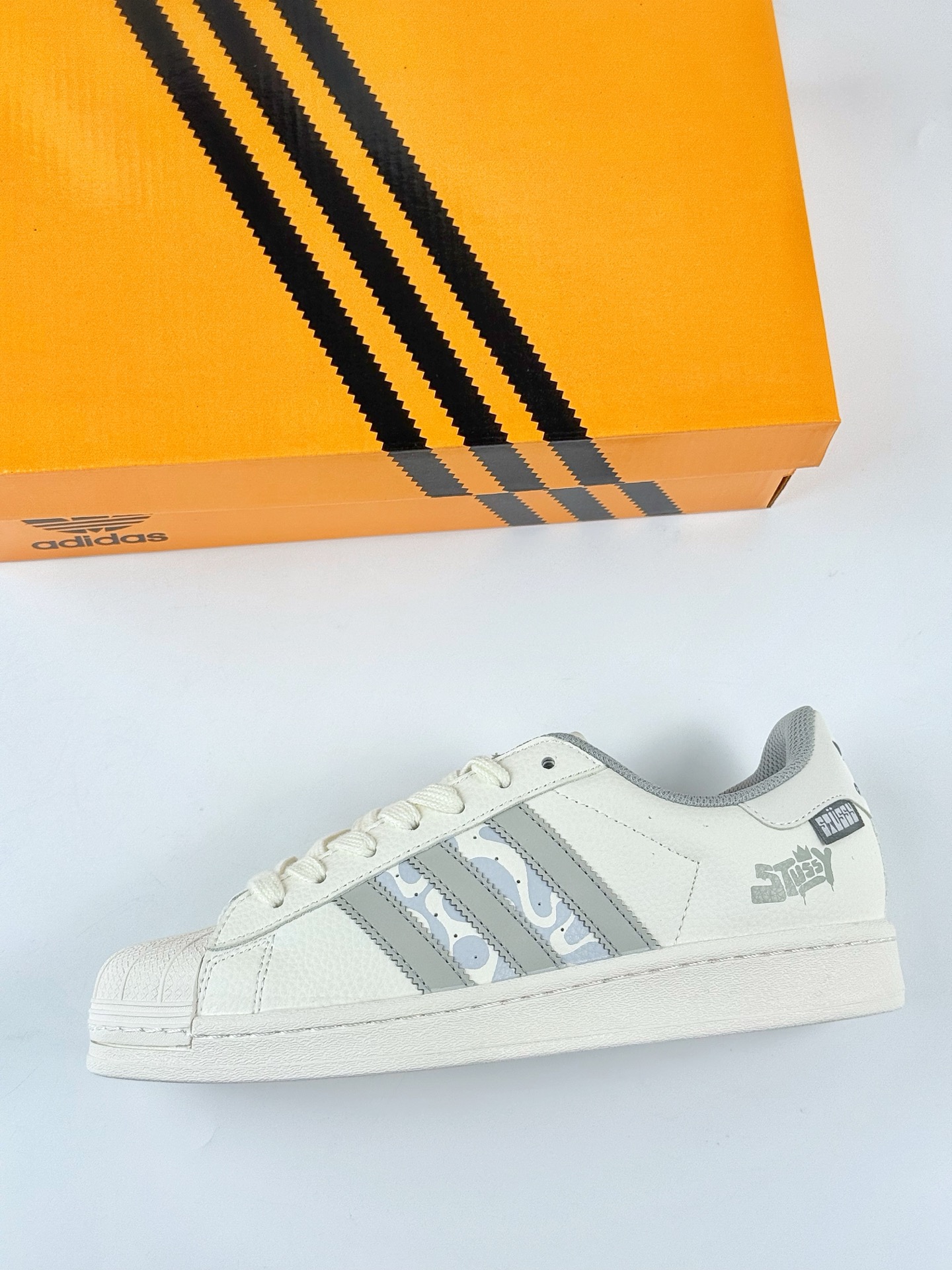 AD Originals Superstar x Stussy 白灰  HS3085