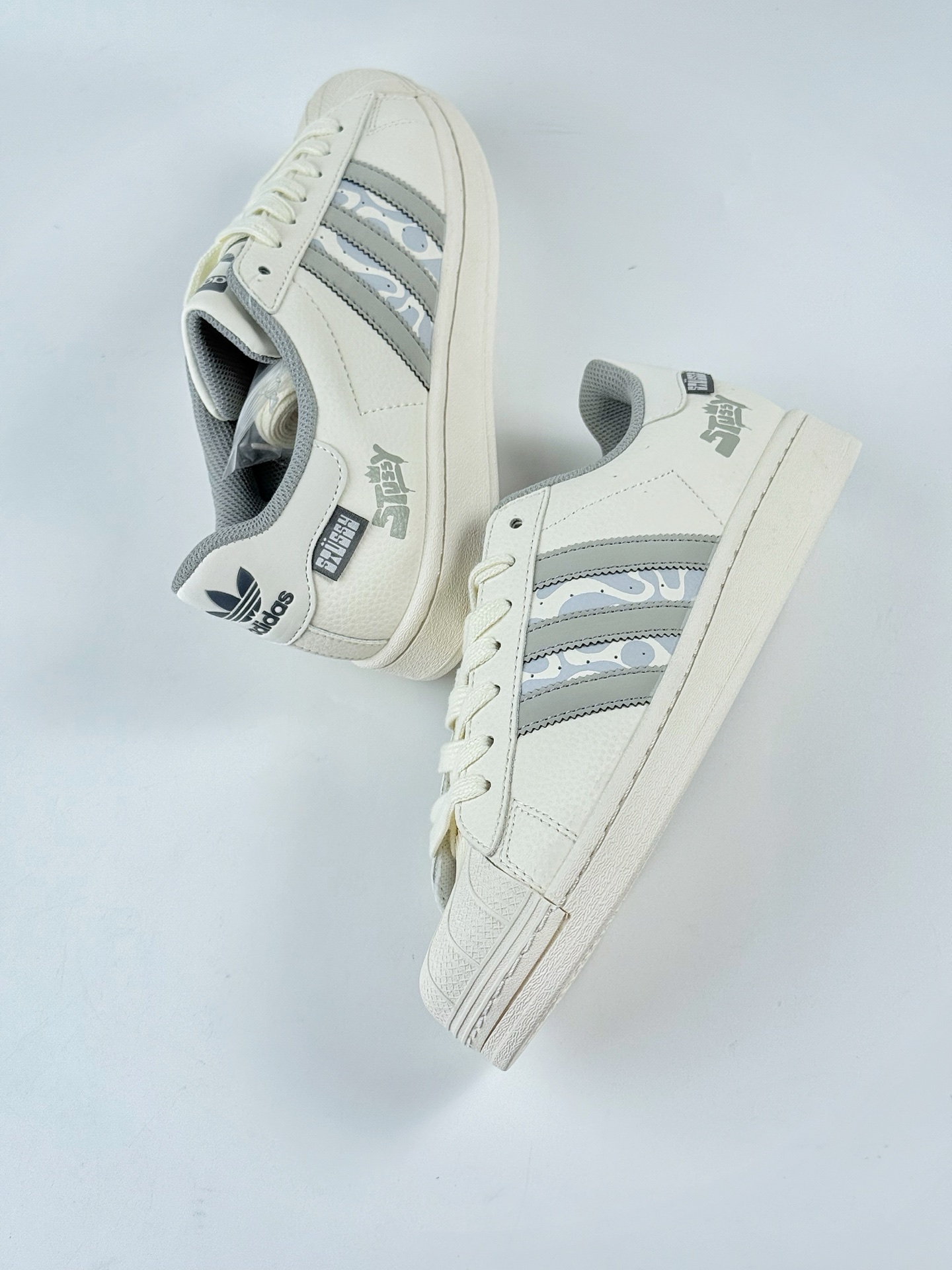 AD Originals Superstar x Stussy 白灰  HS3085