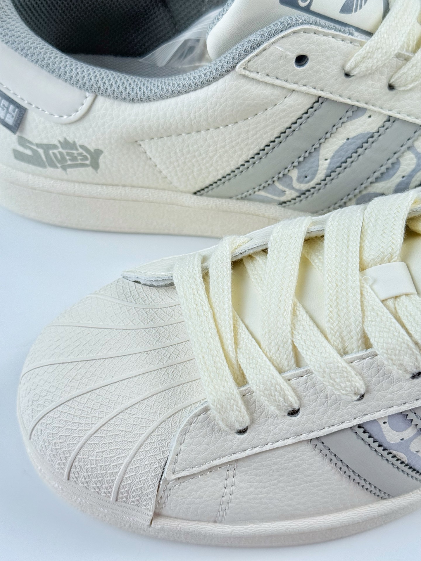 AD Originals Superstar x Stussy 白灰  HS3085