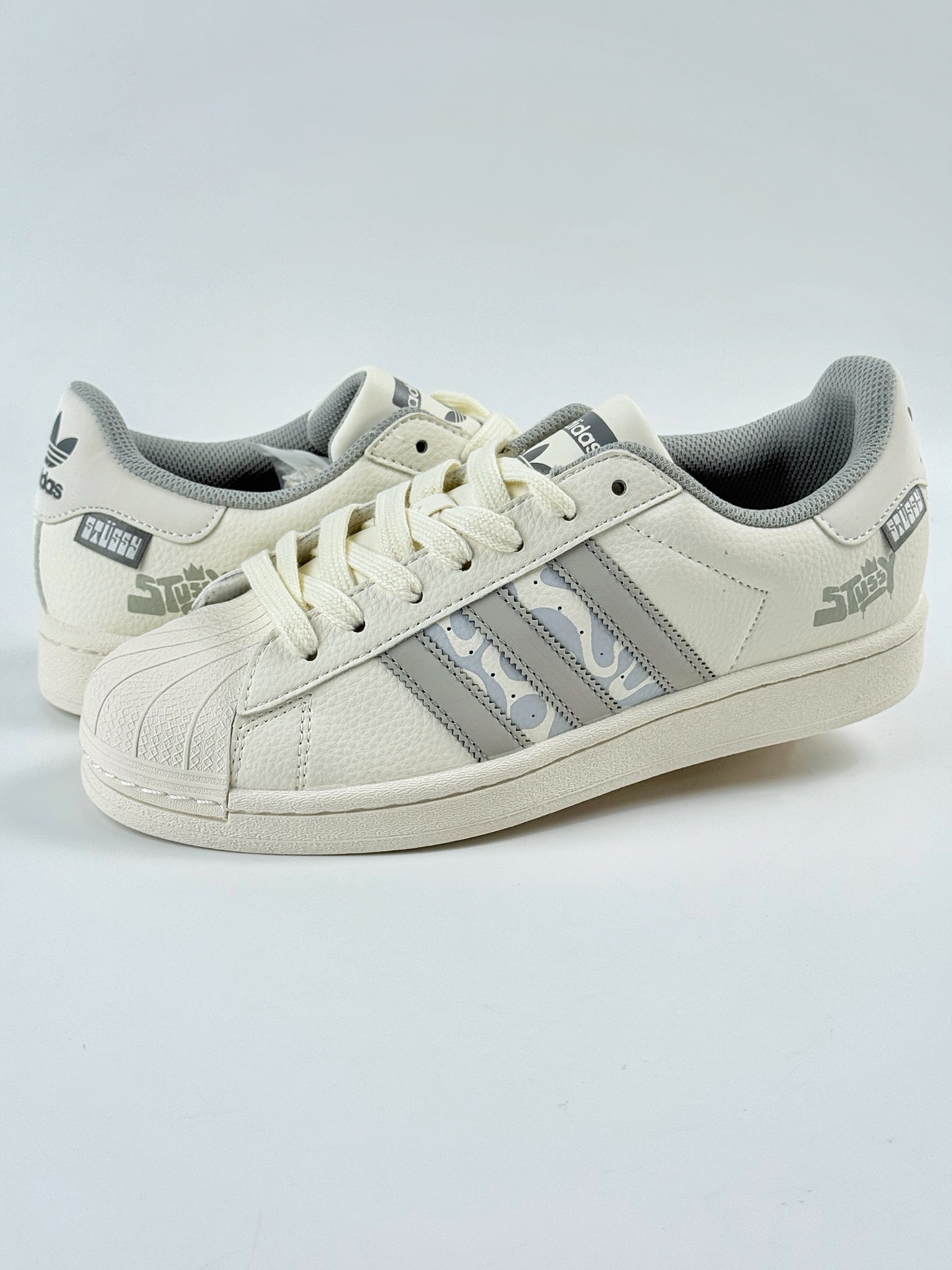 AD Originals Superstar x Stussy 白灰  HS3085