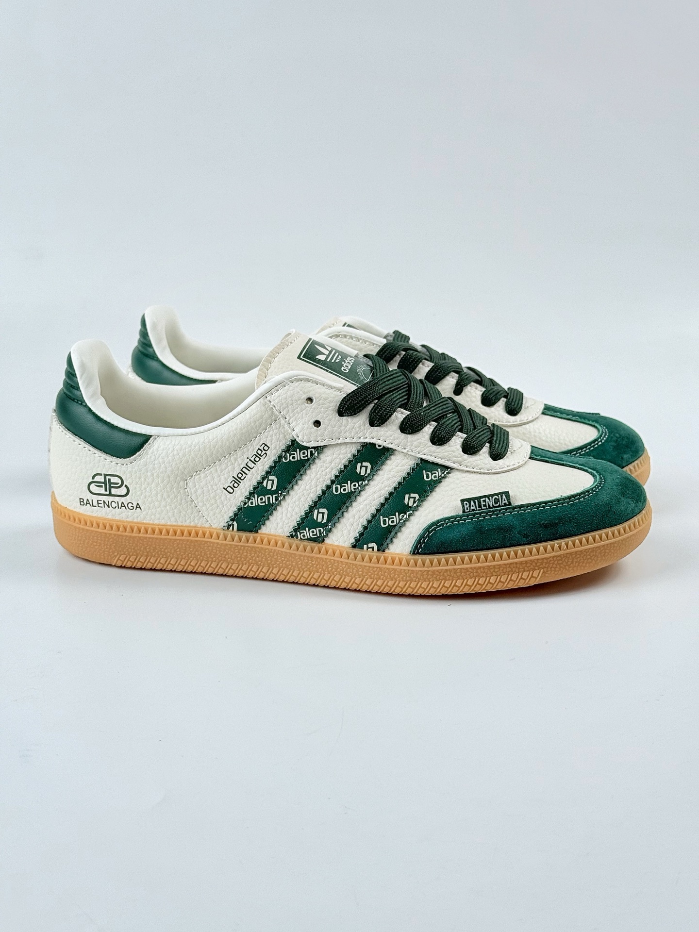 adidas originals Samba OG x Balenciaga 绿白 桑巴舞系列复古经典轻便板鞋  XR0002