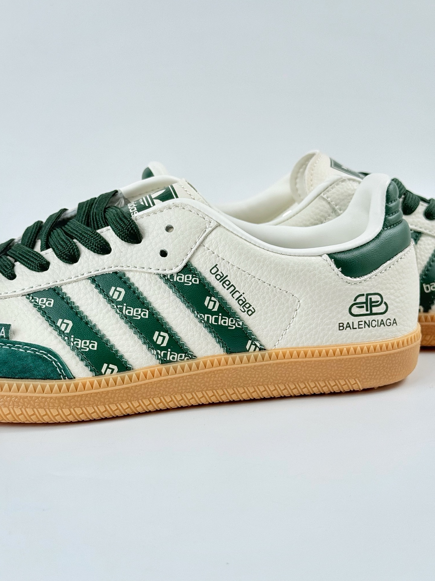 adidas originals Samba OG x Balenciaga 绿白 桑巴舞系列复古经典轻便板鞋  XR0002