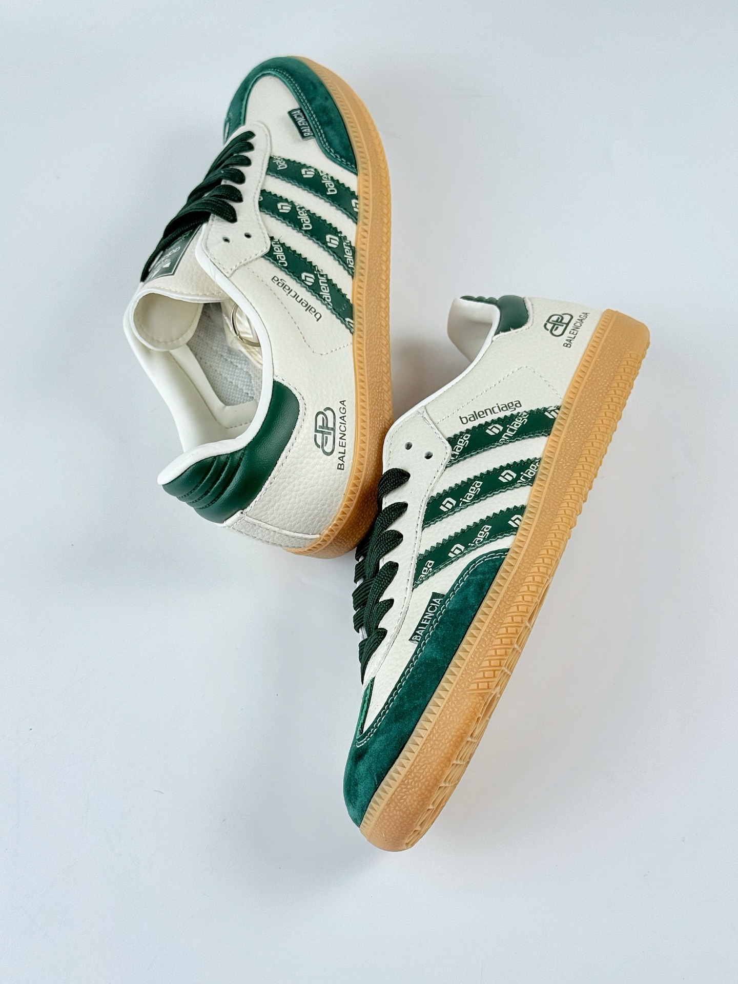 adidas originals Samba OG x Balenciaga 绿白 桑巴舞系列复古经典轻便板鞋  XR0002