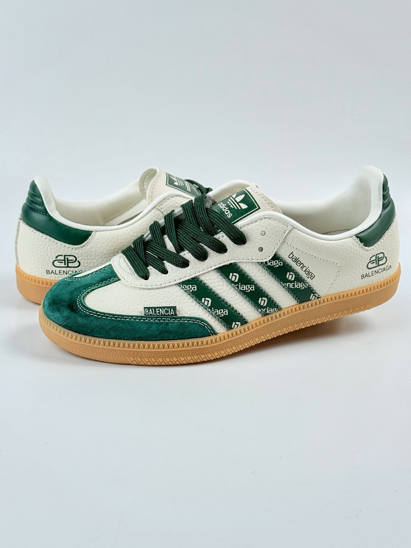 adidas originals Samba OG x Balenciaga 绿白 桑巴舞系列复古经典轻便板鞋  XR0002