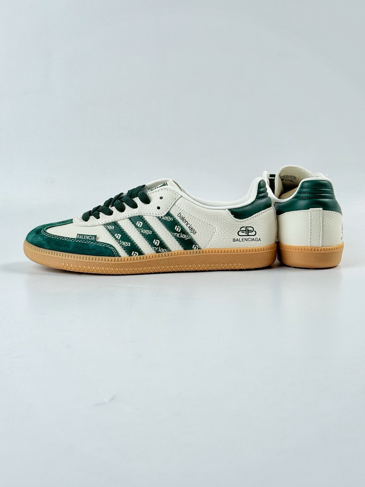 adidas originals Samba OG x Balenciaga 绿白 桑巴舞系列复古经典轻便板鞋  XR0002