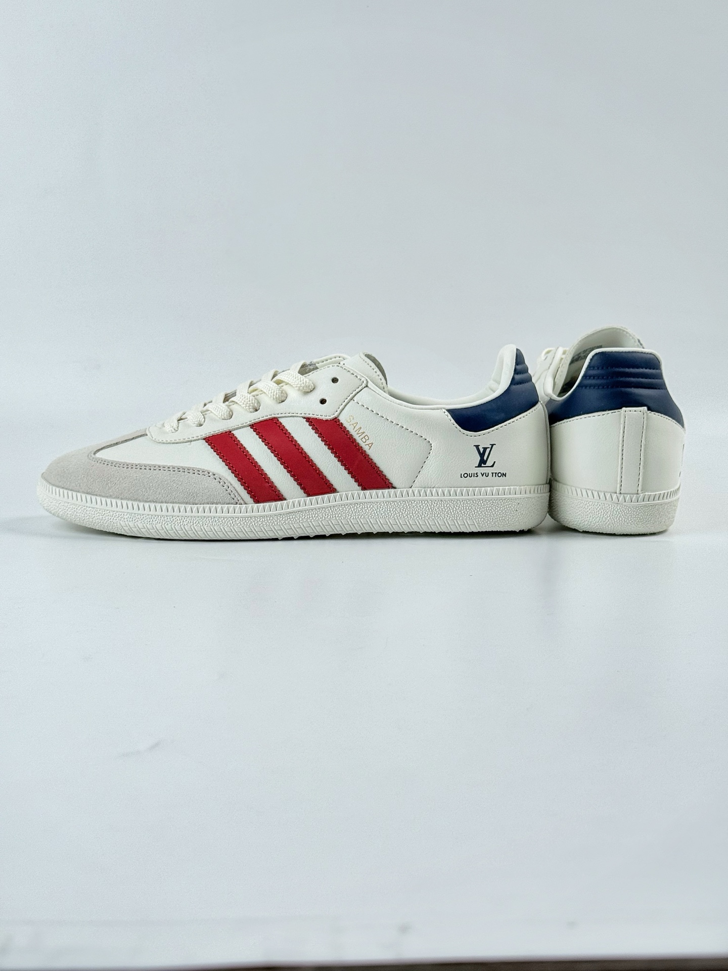 adidas originals Samba OG x Louis Vuitton 灰白红 桑巴舞系列复古经典轻便板鞋  GJ75811