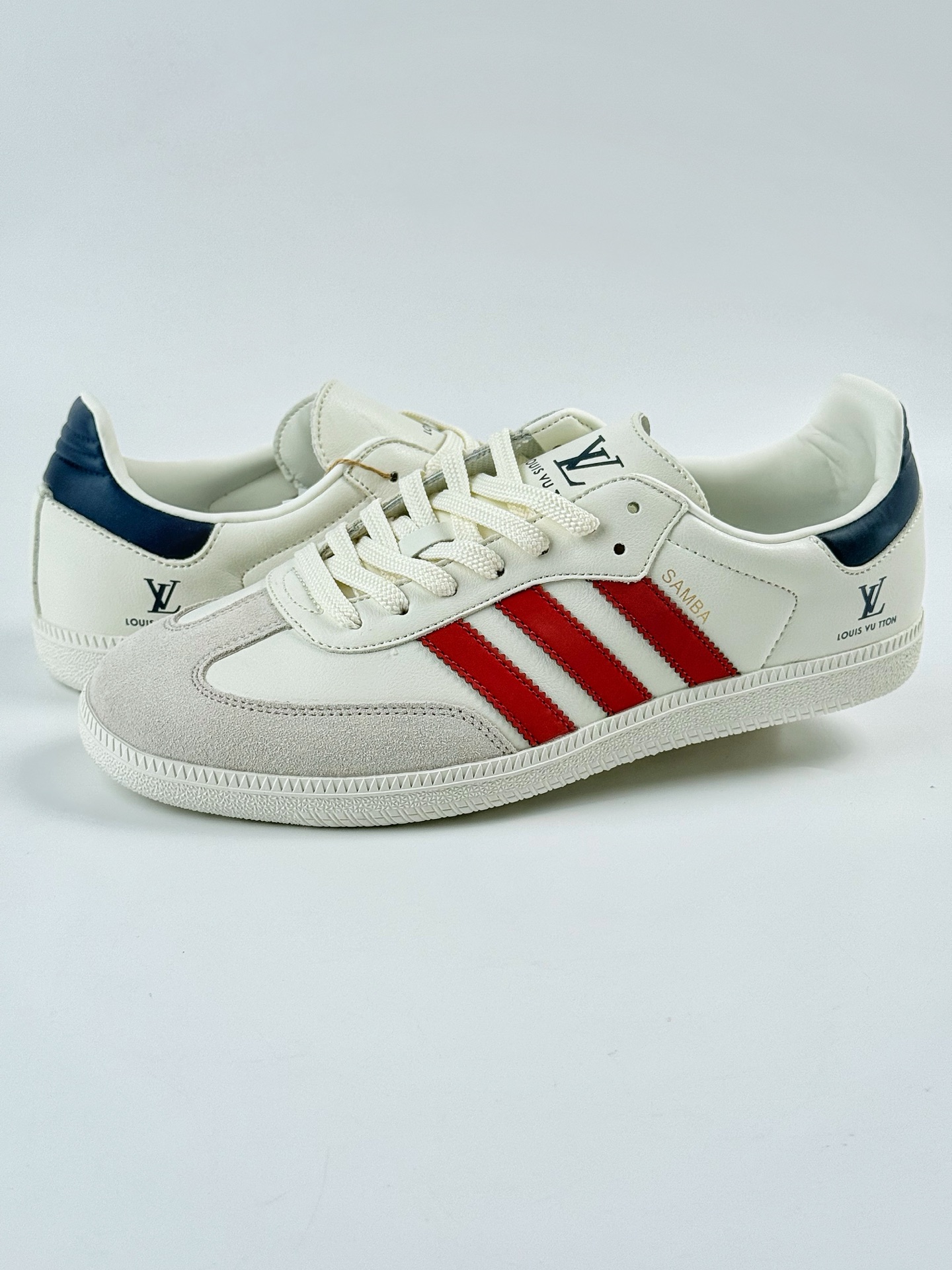 adidas originals Samba OG x Louis Vuitton 灰白红 桑巴舞系列复古经典轻便板鞋  GJ75811